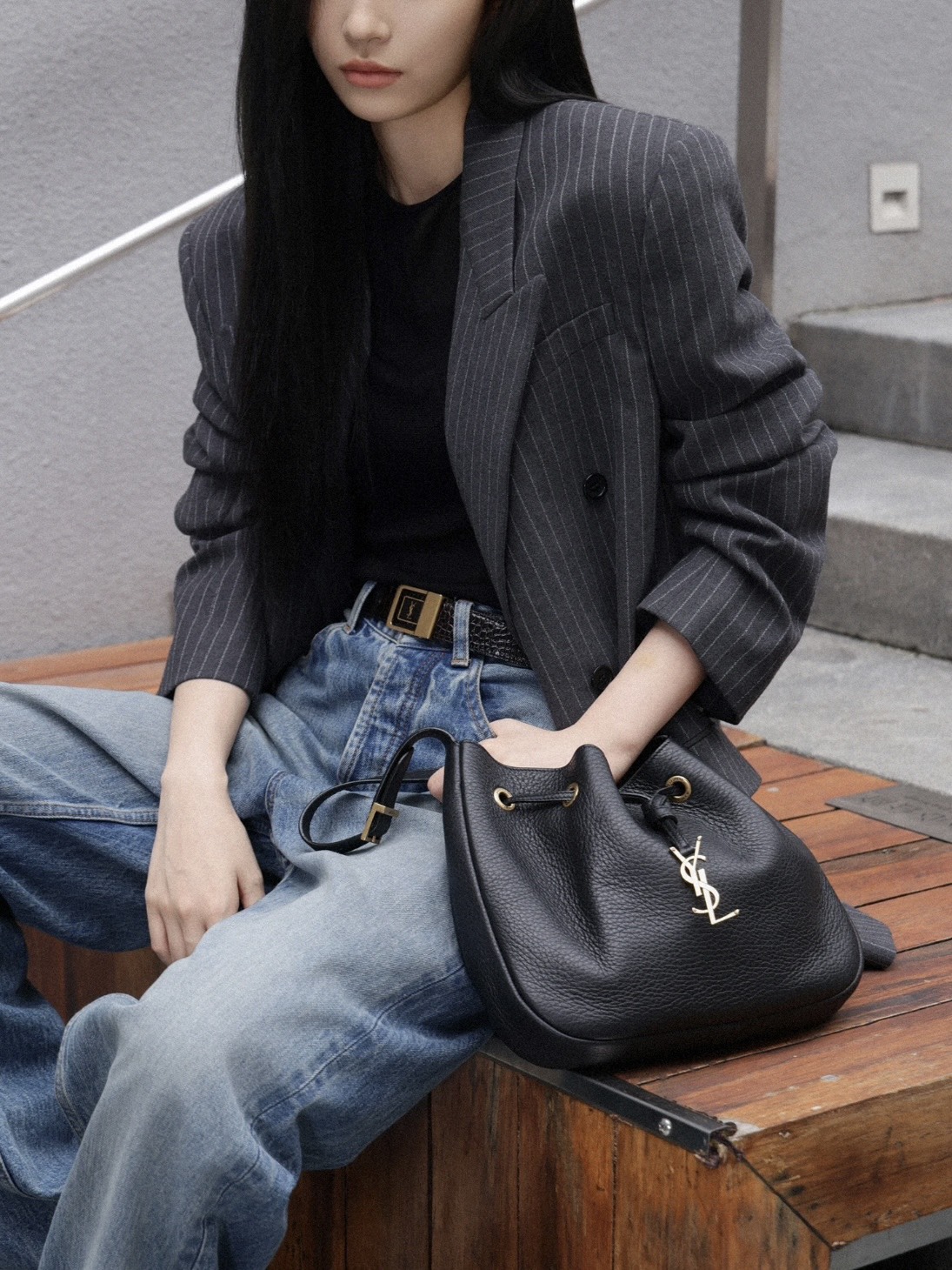 생 로랑 카산드라 로고 드로스트링 버킷 호보백