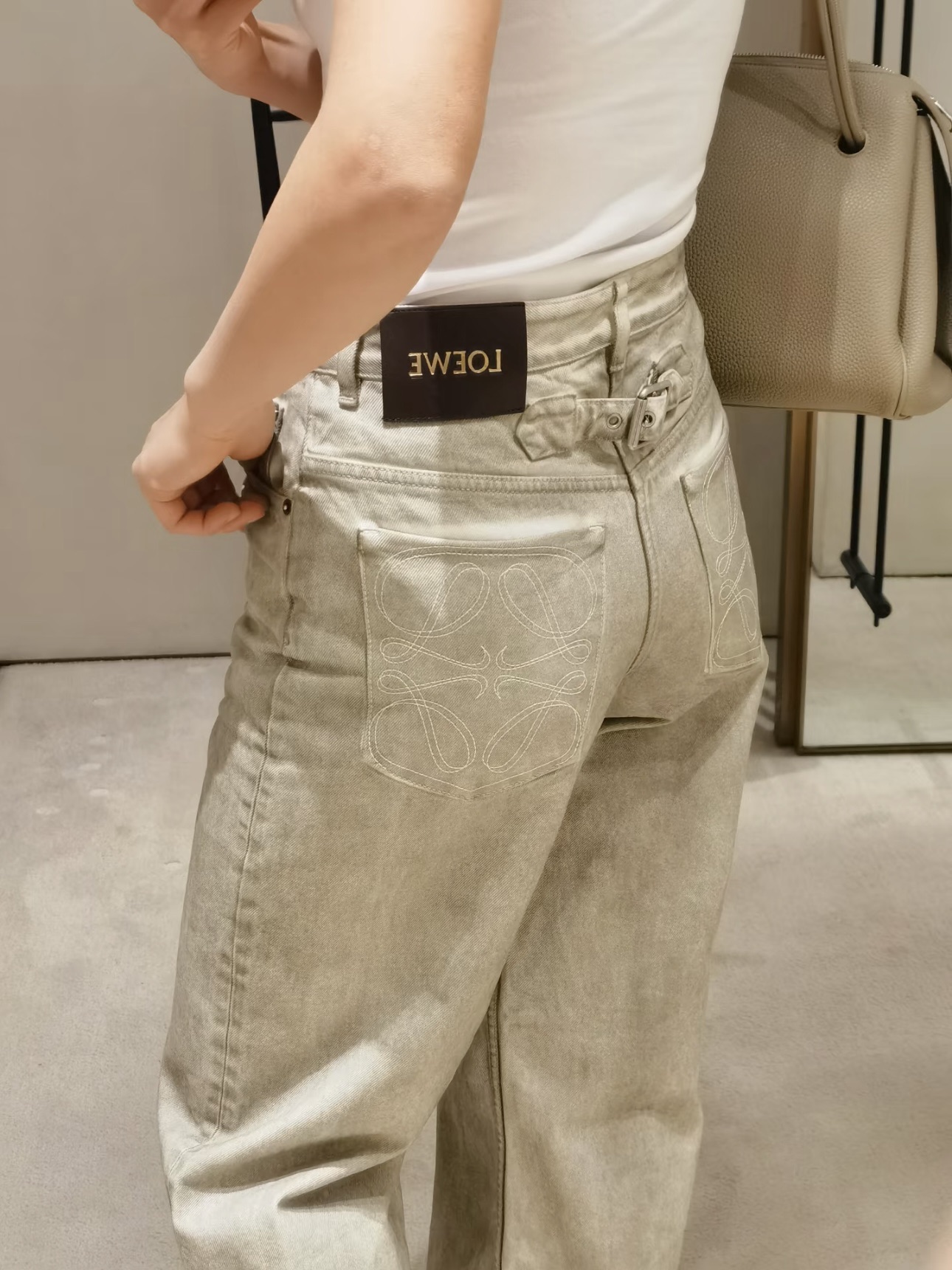 로에베 아나그램 자수 페이디드 워시 와이드 레그 진
