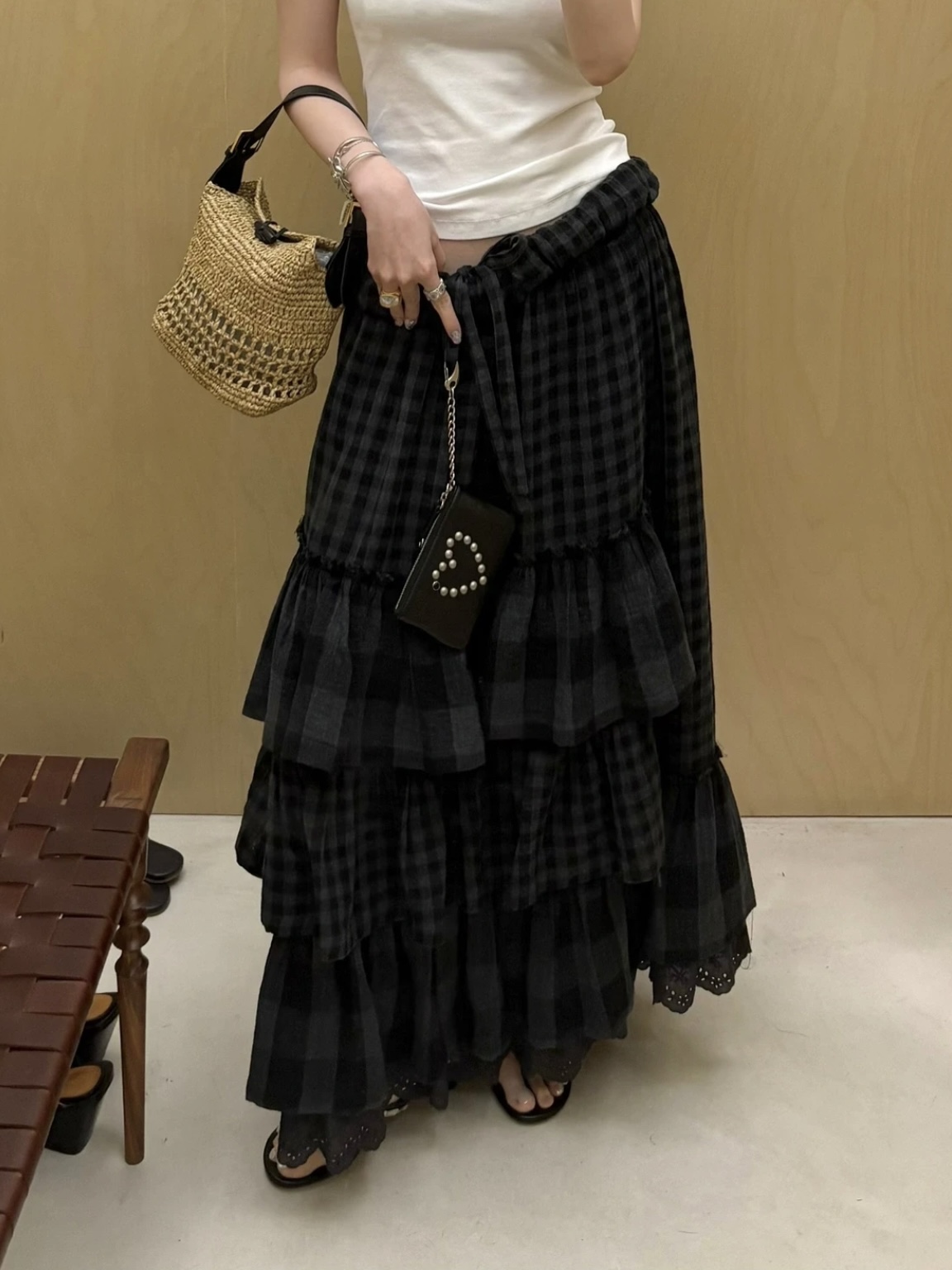 무브랜드 블랙 체크 티어드 맥시 스커트