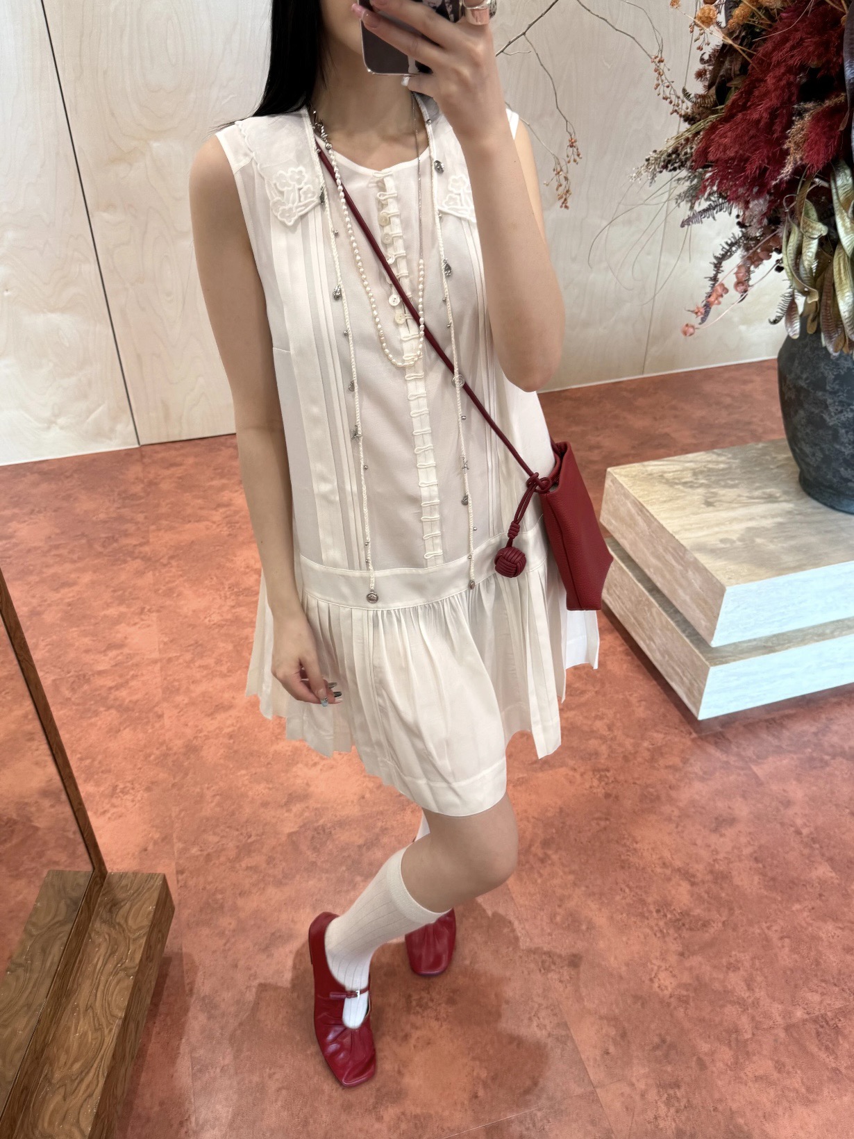 마르헨 자수 세일러 칼라 플리츠 슬리브리스 미니 원피스
