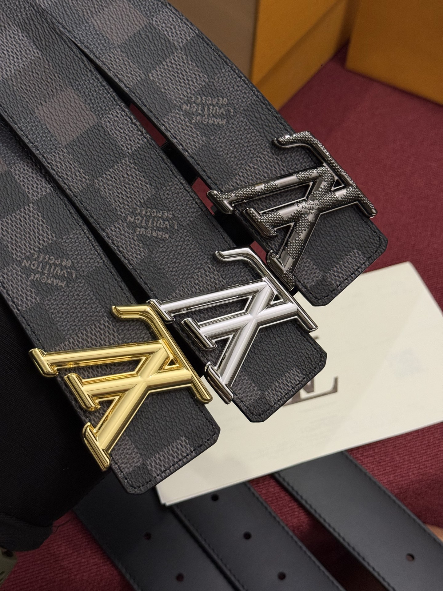루이비통 LV 이니셜 40mm 리버서블 벨트