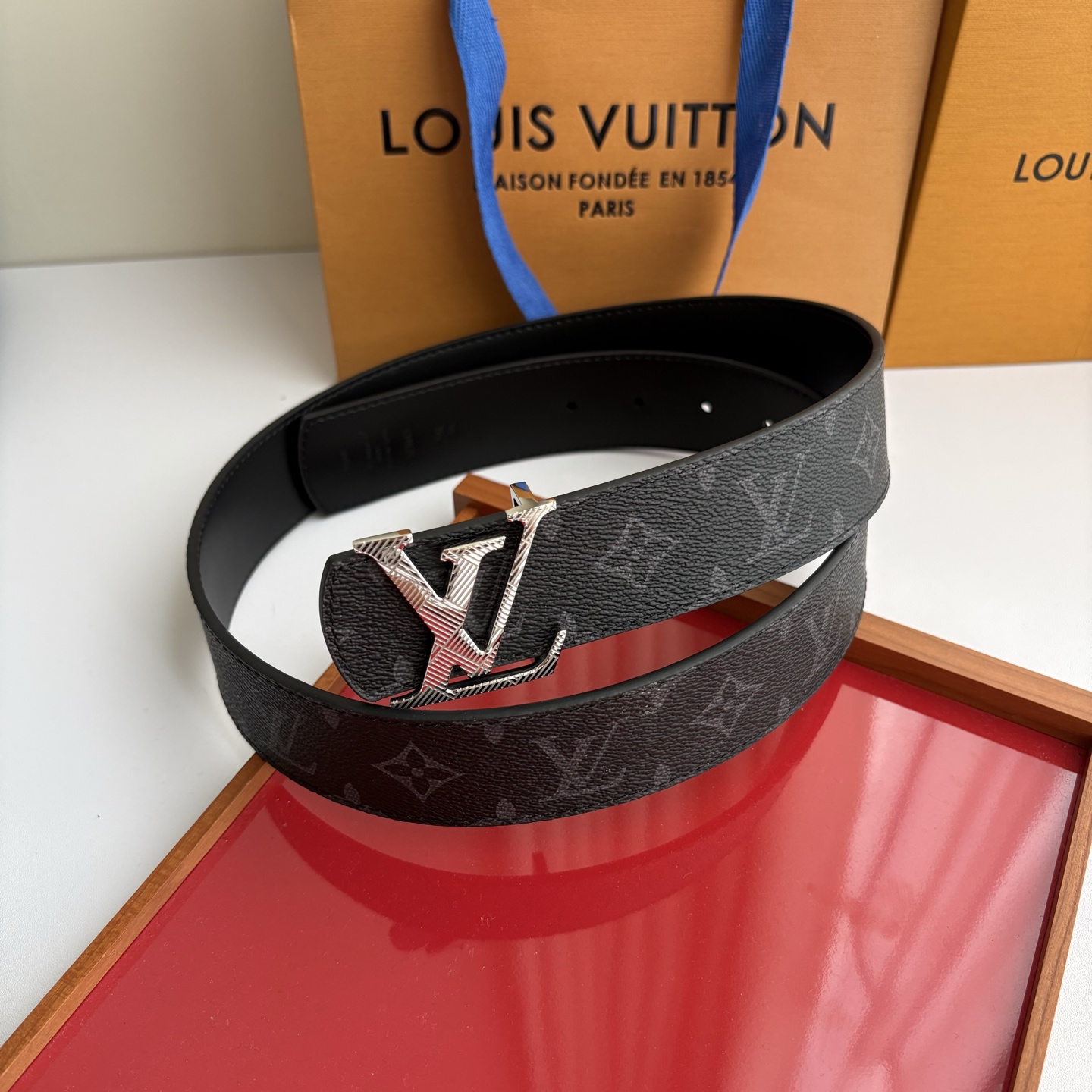 루이 비통 LV 이니셜 모노그램 리버서블 벨트