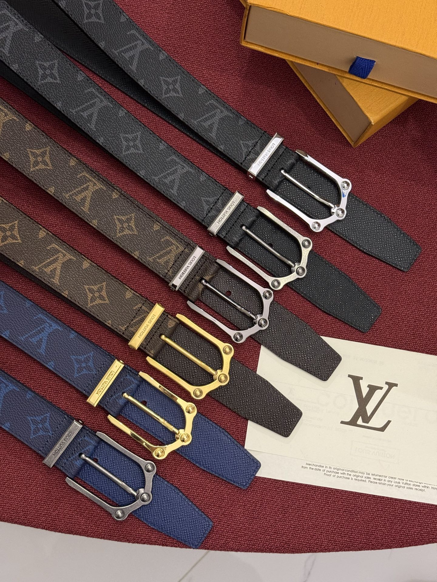 루이 비통 LV 이니셜 모노그램 가죽 벨트