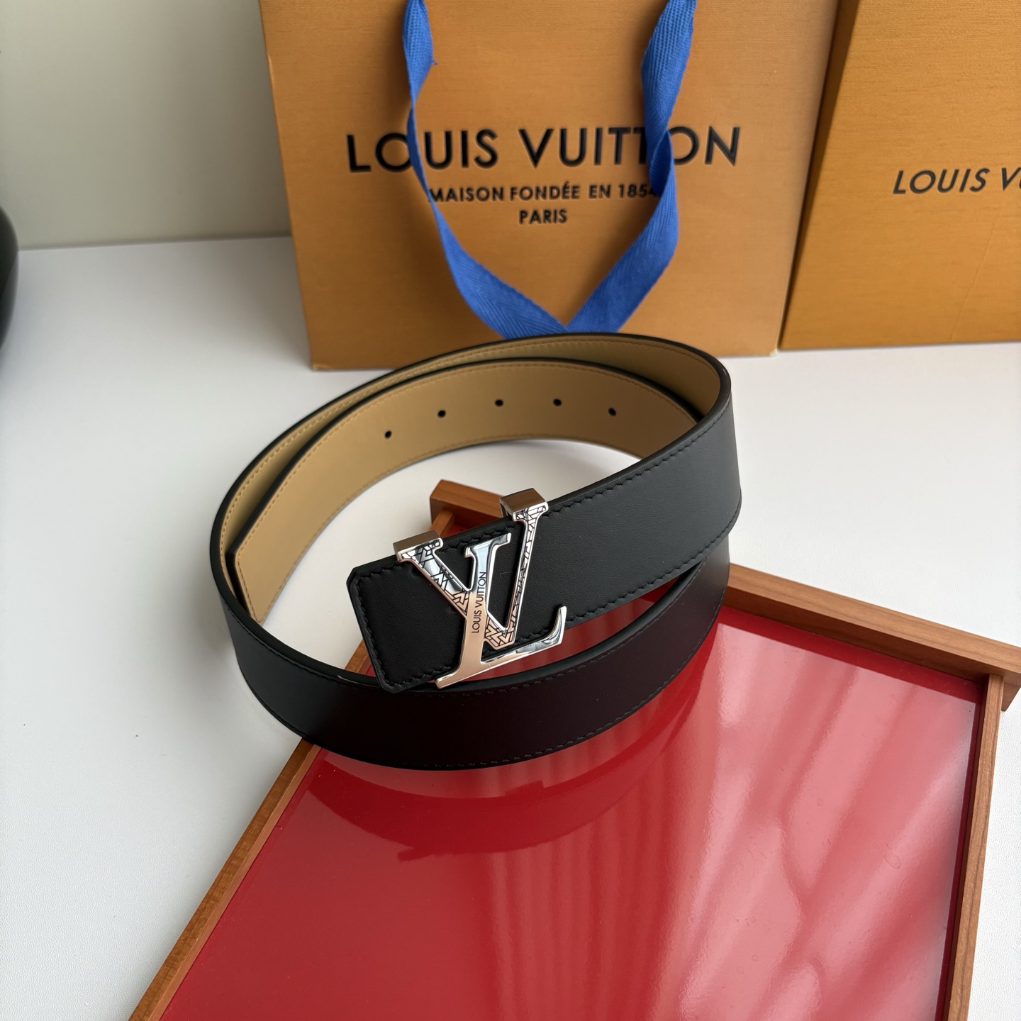루이 비통 LV 이니셜 로고 버클 리버서블 40mm 벨트