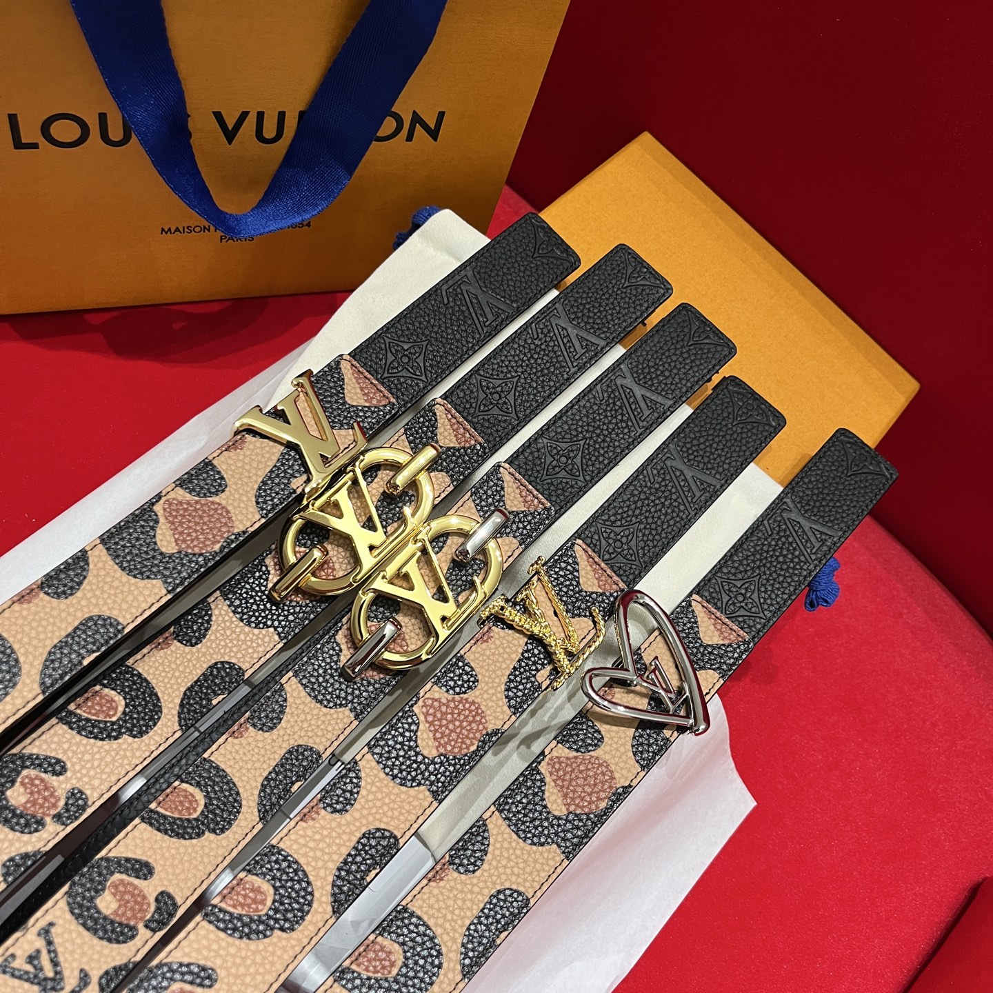 루이 비통 LV 이니셜 모노그램 엠보싱 리버서블 벨트