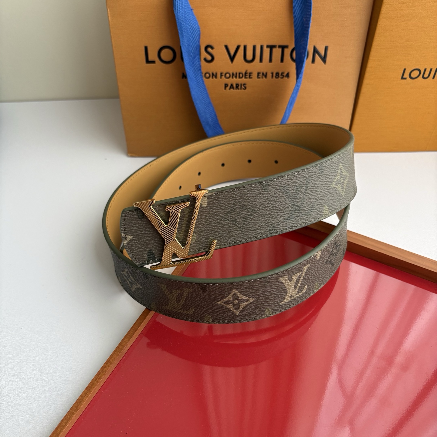루이 비통 LV 이니셜 리버서블 모노그램 벨트 40mm