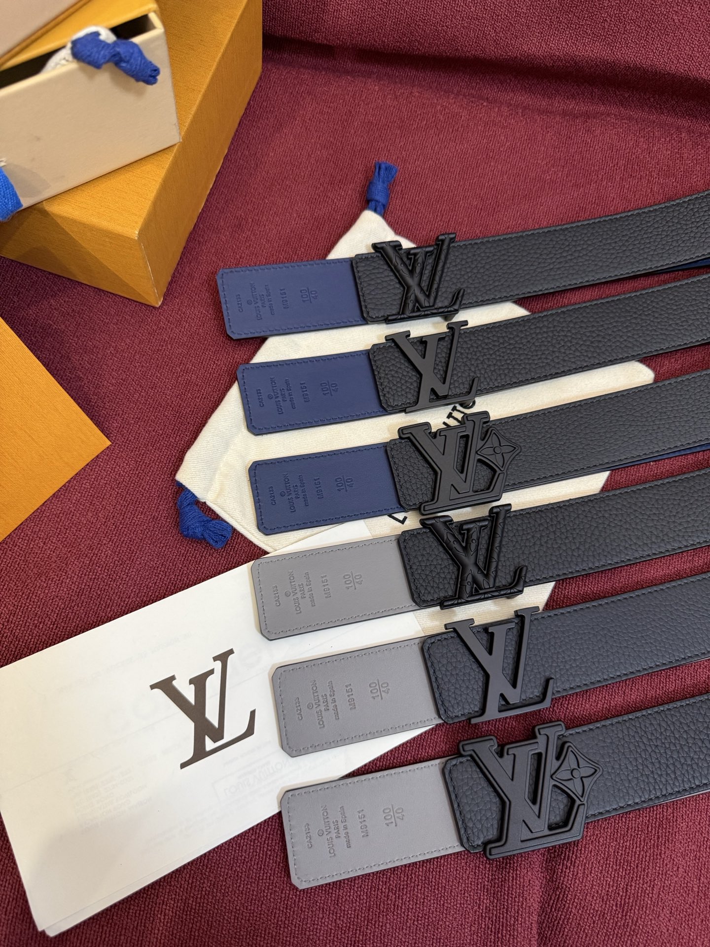 루이 비통 LV 이니셜 40mm 양면 레더 벨트