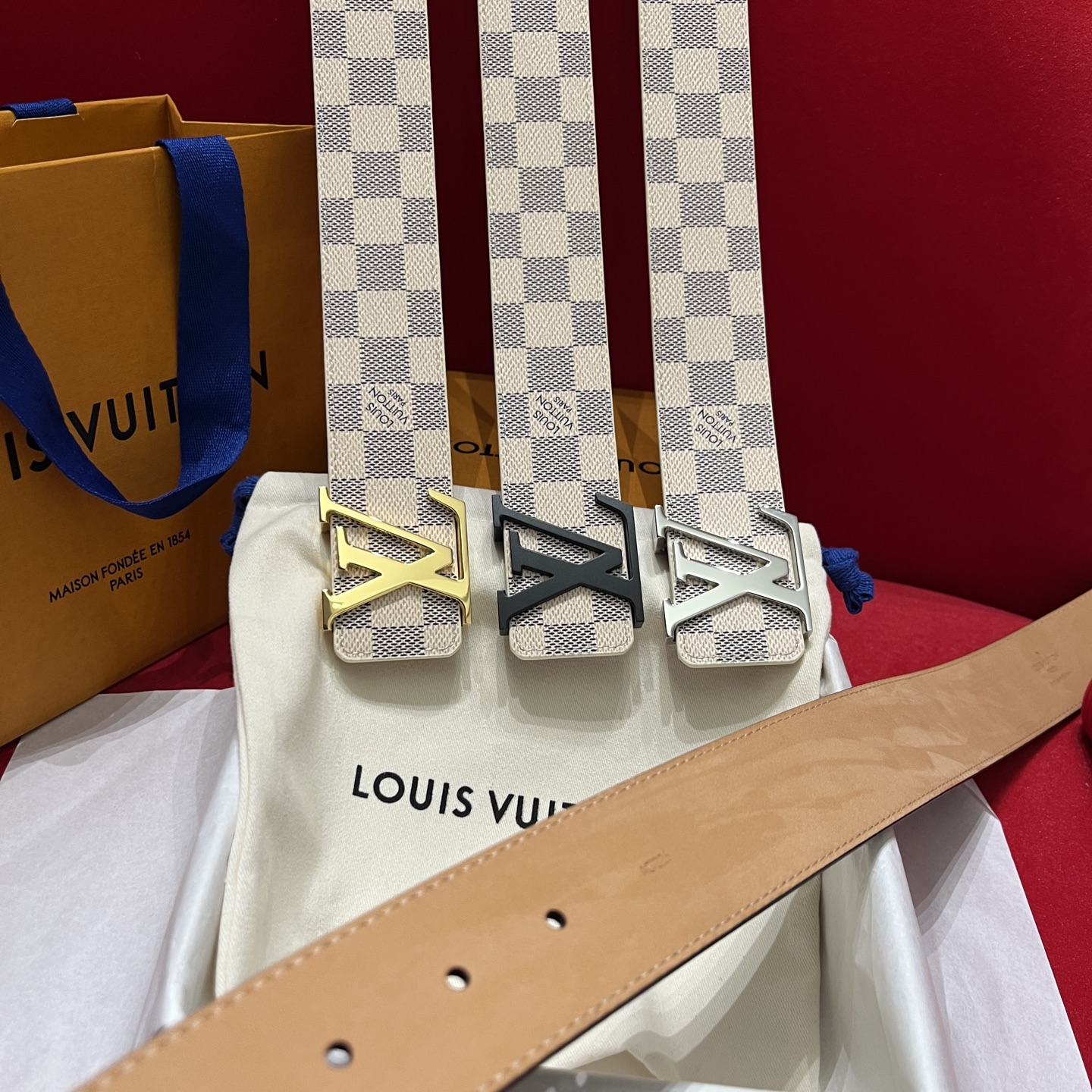 루이 비통 다미에 아주르 LV 이니셜 리버서블 벨트