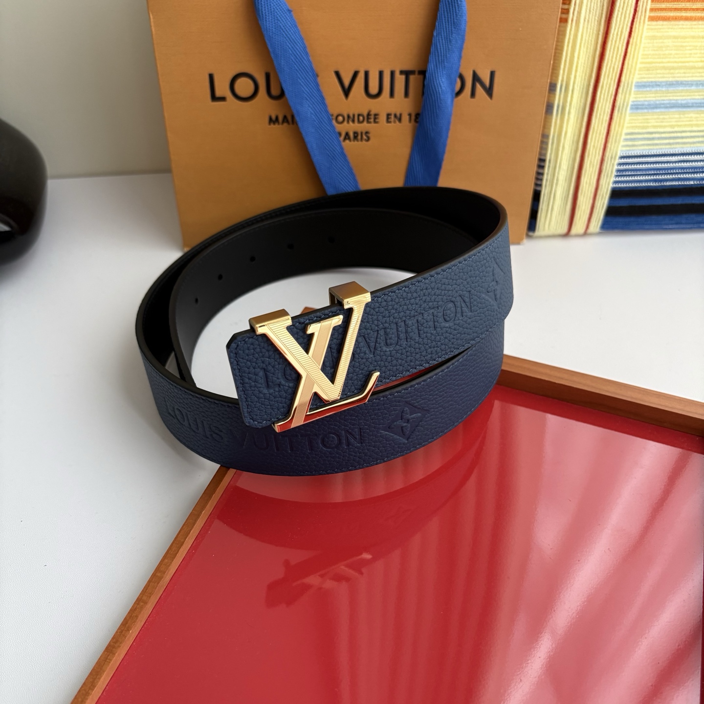루이 비통 LV 이니셜 리버서블 40mm 벨트