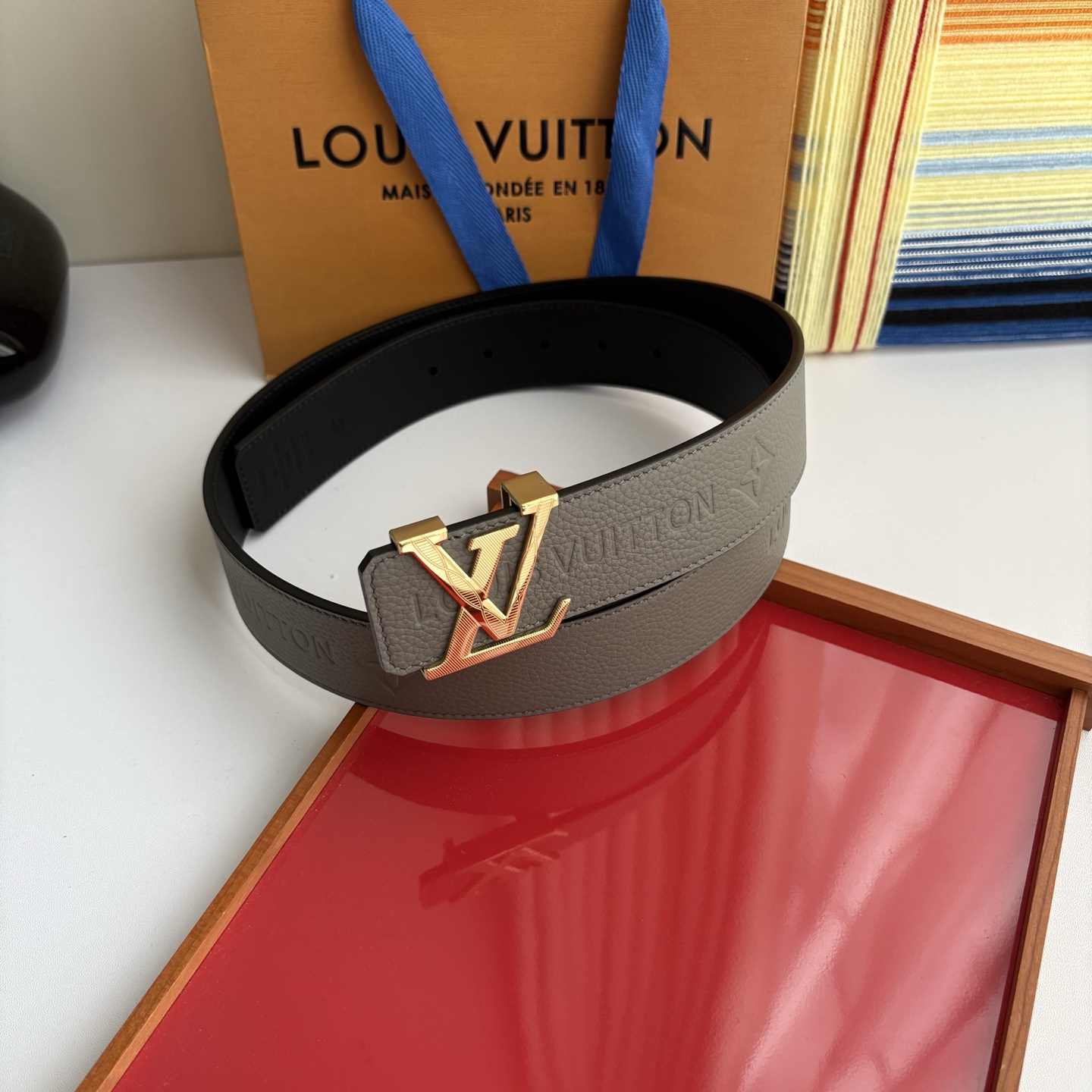 루이 비통 LV 이니셜 리버서블 40mm 벨트