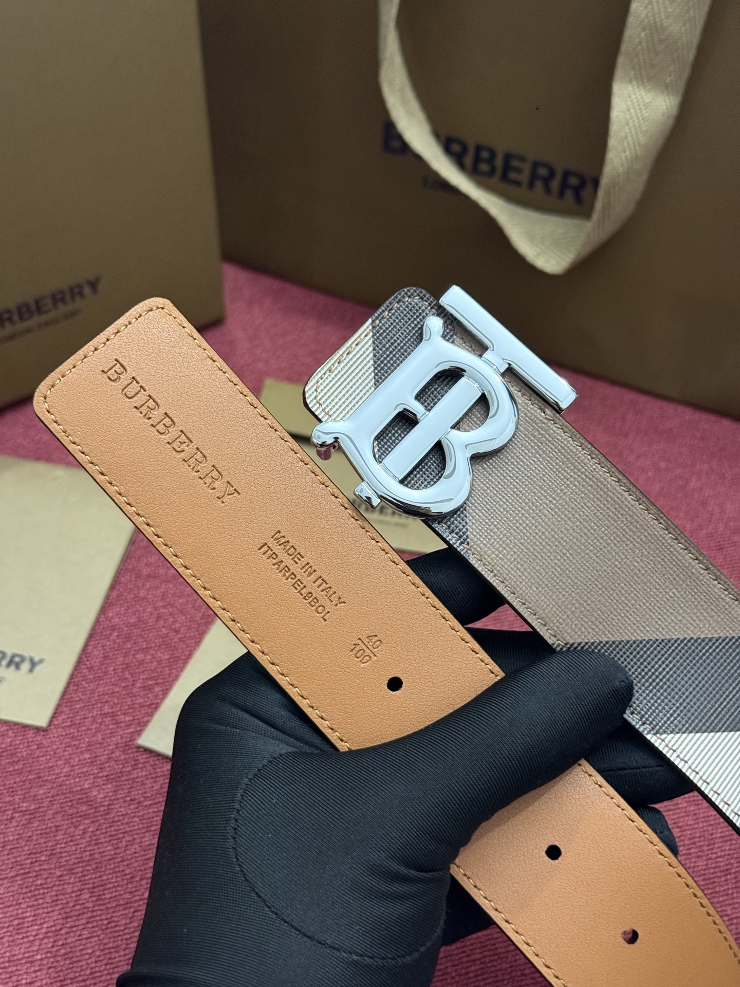 버버리 TB 모노그램 버클 체크 리버서블 벨트 40mm