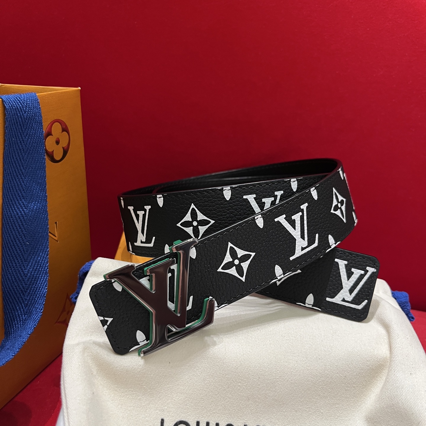 루이 비통 LV 이니셜 40mm 모노그램 프린트 레더 벨트