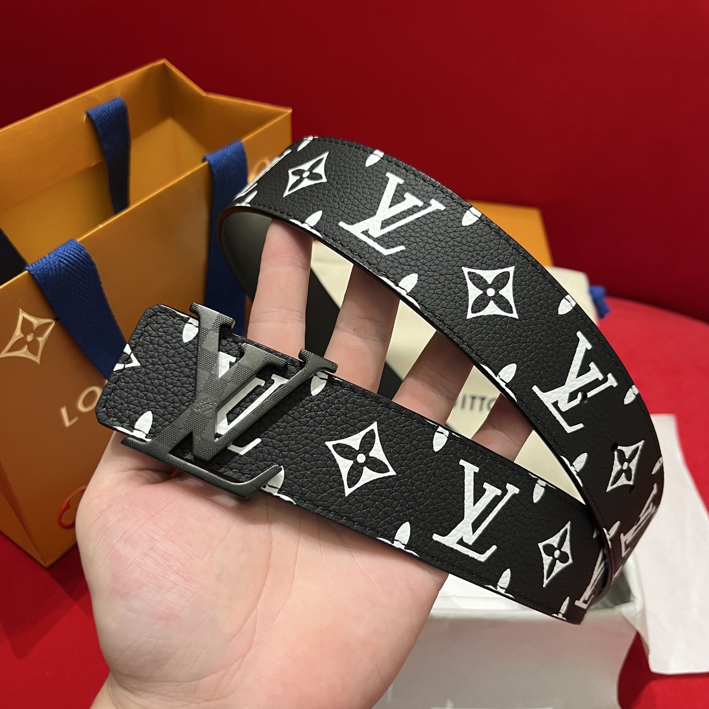 루이 비통 LV 이니셜 모노그램 프린트 리버서블 40mm 벨트