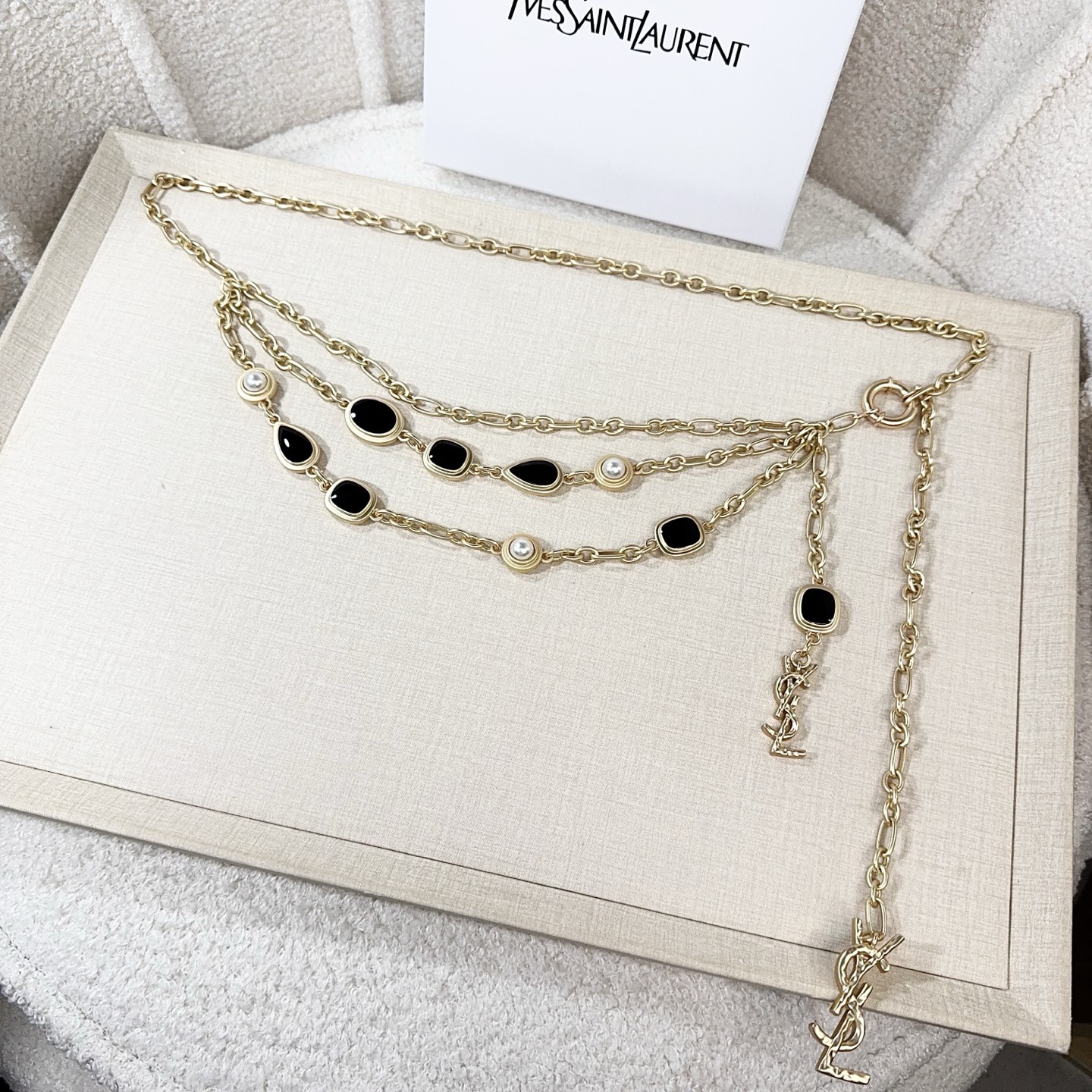 생 로랑 YSL 로고 멀티 레이어 블랙 카보숑·진주 장식 체인 벨트