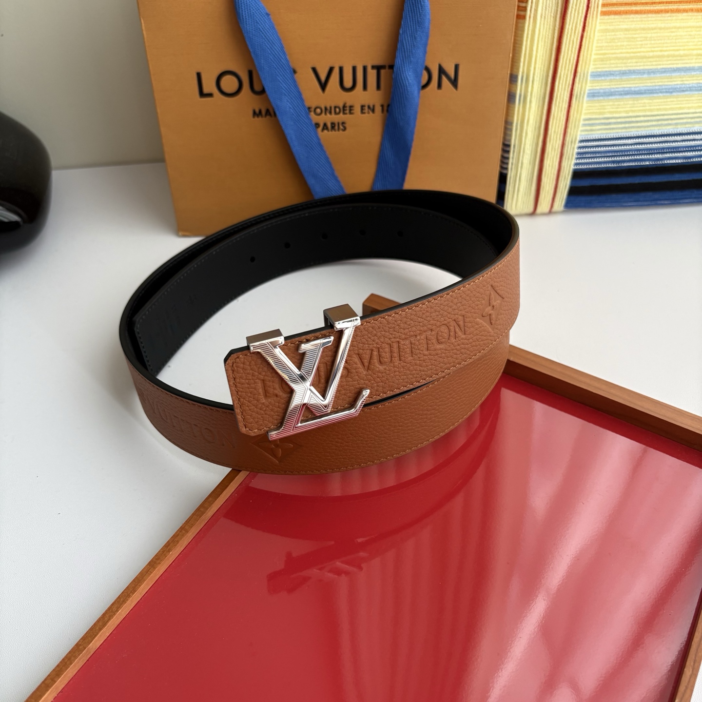 루이 비통 LV 이니셜 리버서블 40mm 벨트