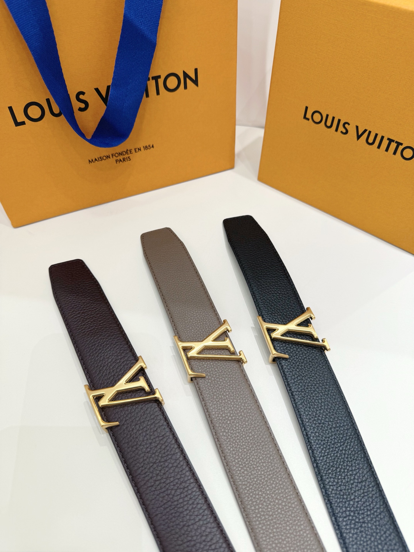 루이 비통 LV 이니셜 리버서블 가죽 벨트