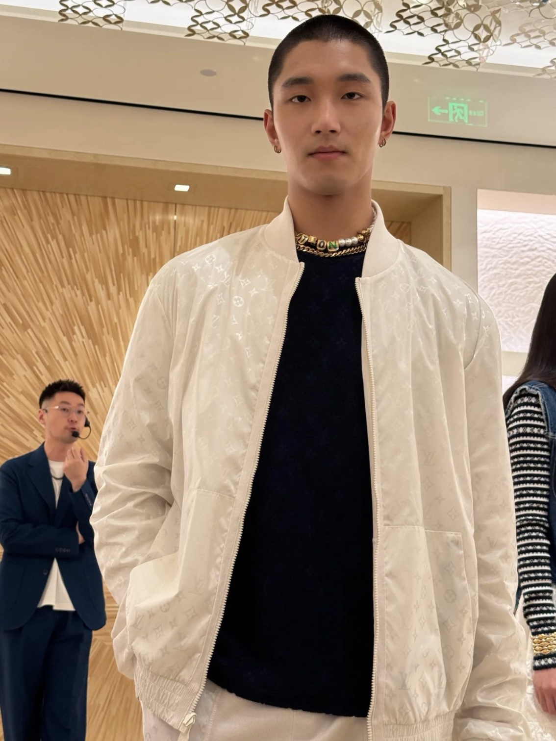 루이 비통 톤온톤 모노그램 지퍼 보머 재킷