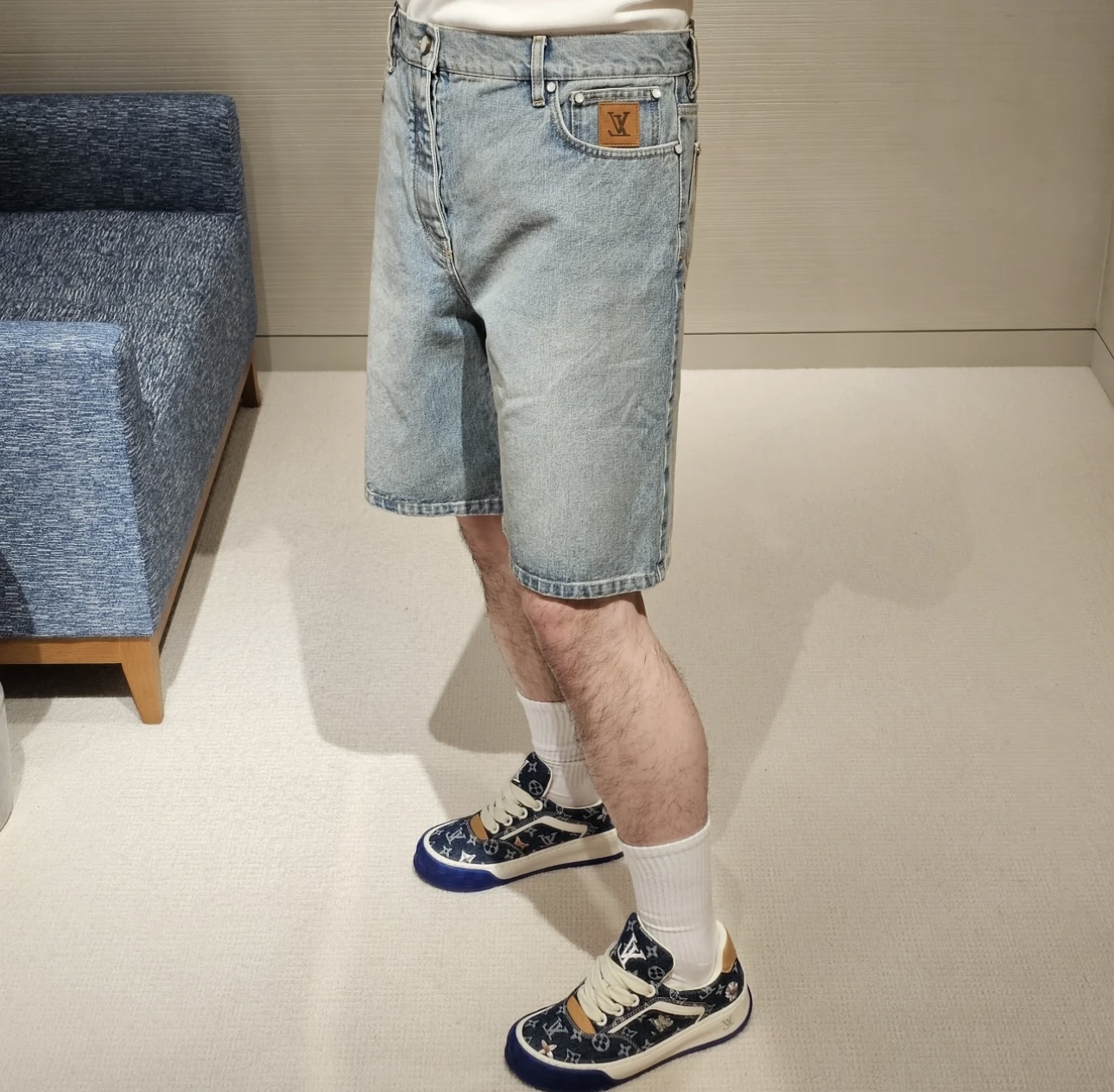 루이 비통 LV 가죽 패치 워시드 데님 버뮤다 쇼츠