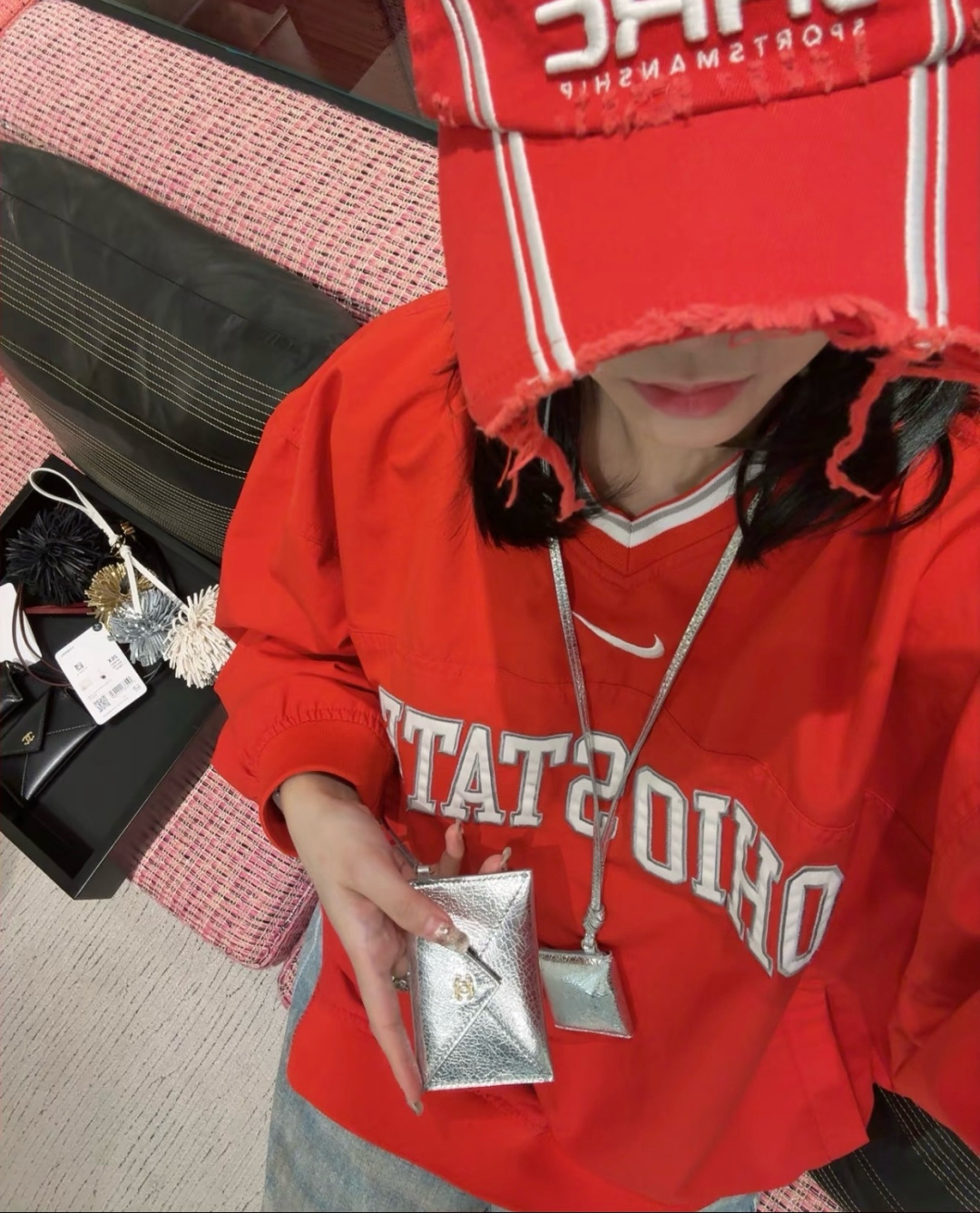 샤넬 CC 로고 메탈릭 엔벨로프 카드 홀더 네크리스