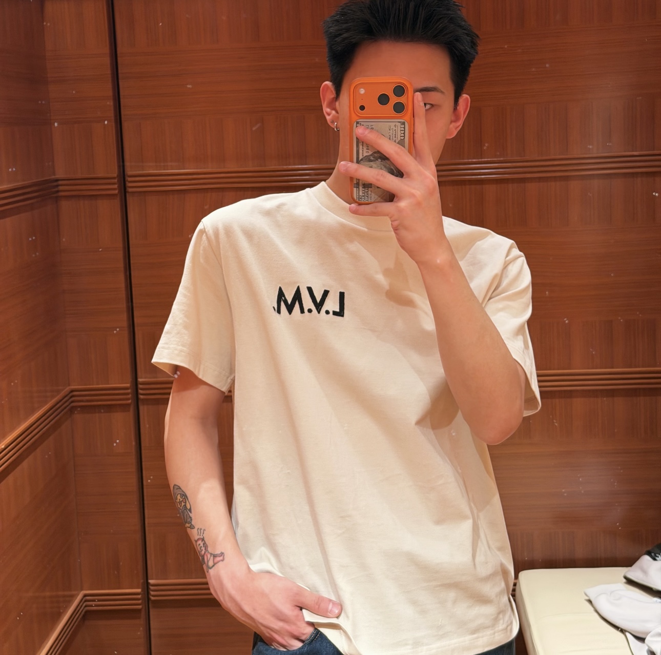 루이 비통 L.V.M. 자수 로고 반소매 티셔츠