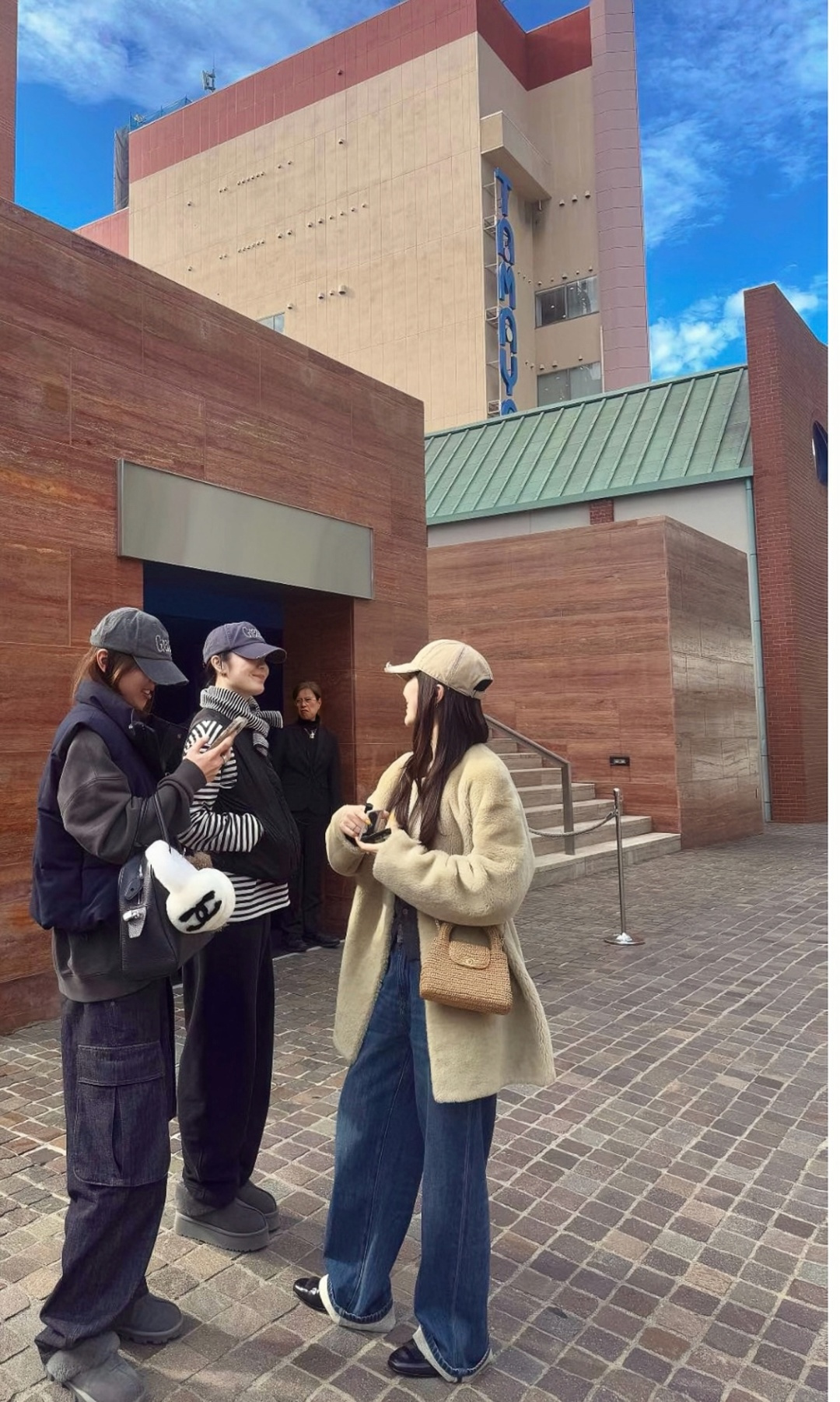 샤넬 라피아 미니 탑핸들 플랩백