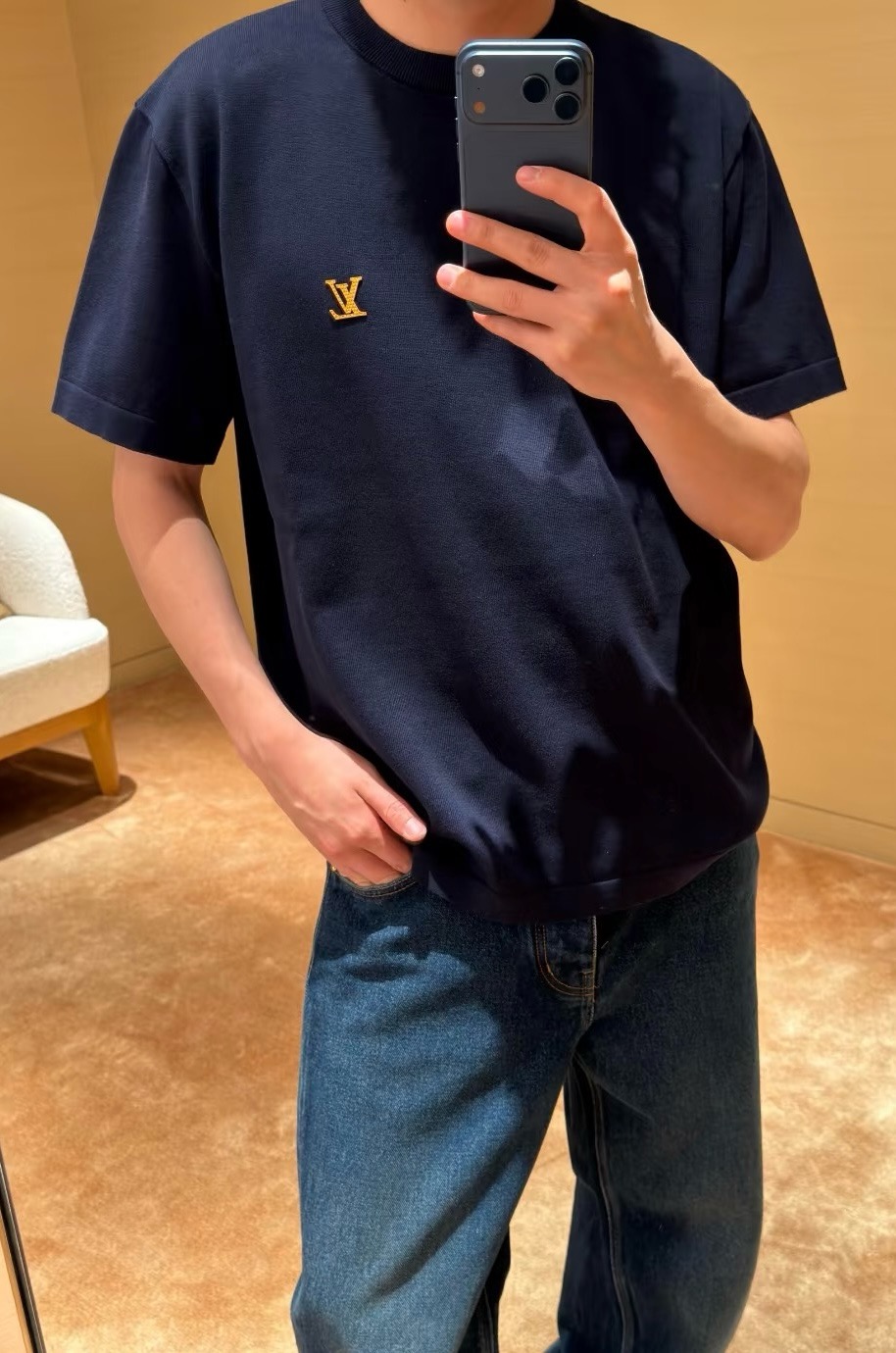 루이 비통 LV 메탈 로고 패치 크루넥 반팔 티셔츠