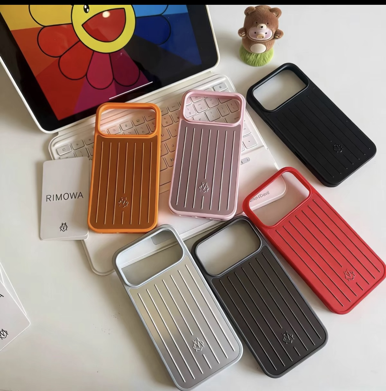 리모와 iPhone 17 시리즈 그루브드 하드폰 케이스
