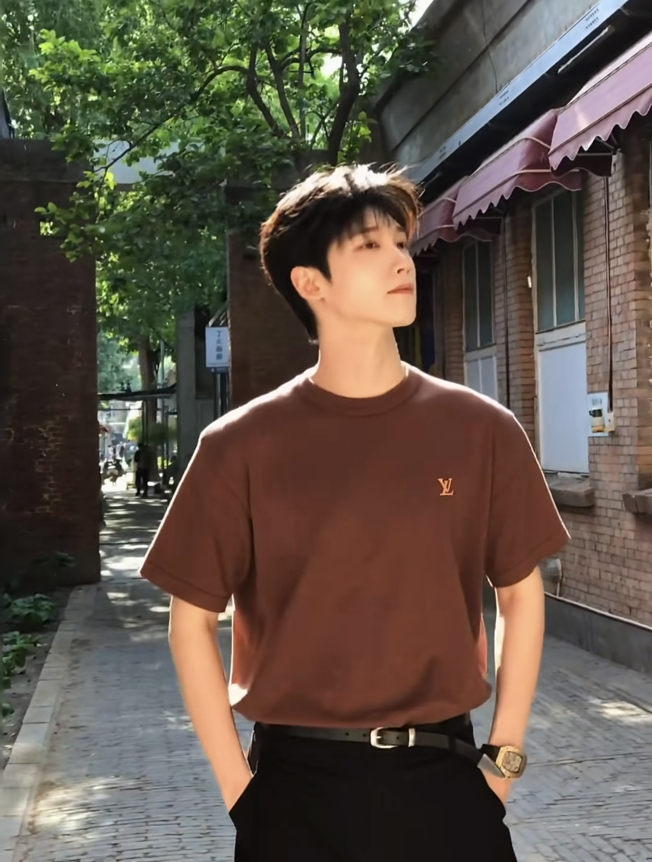 루이비통 LV 자수 로고 크루넥 반소매 티셔츠