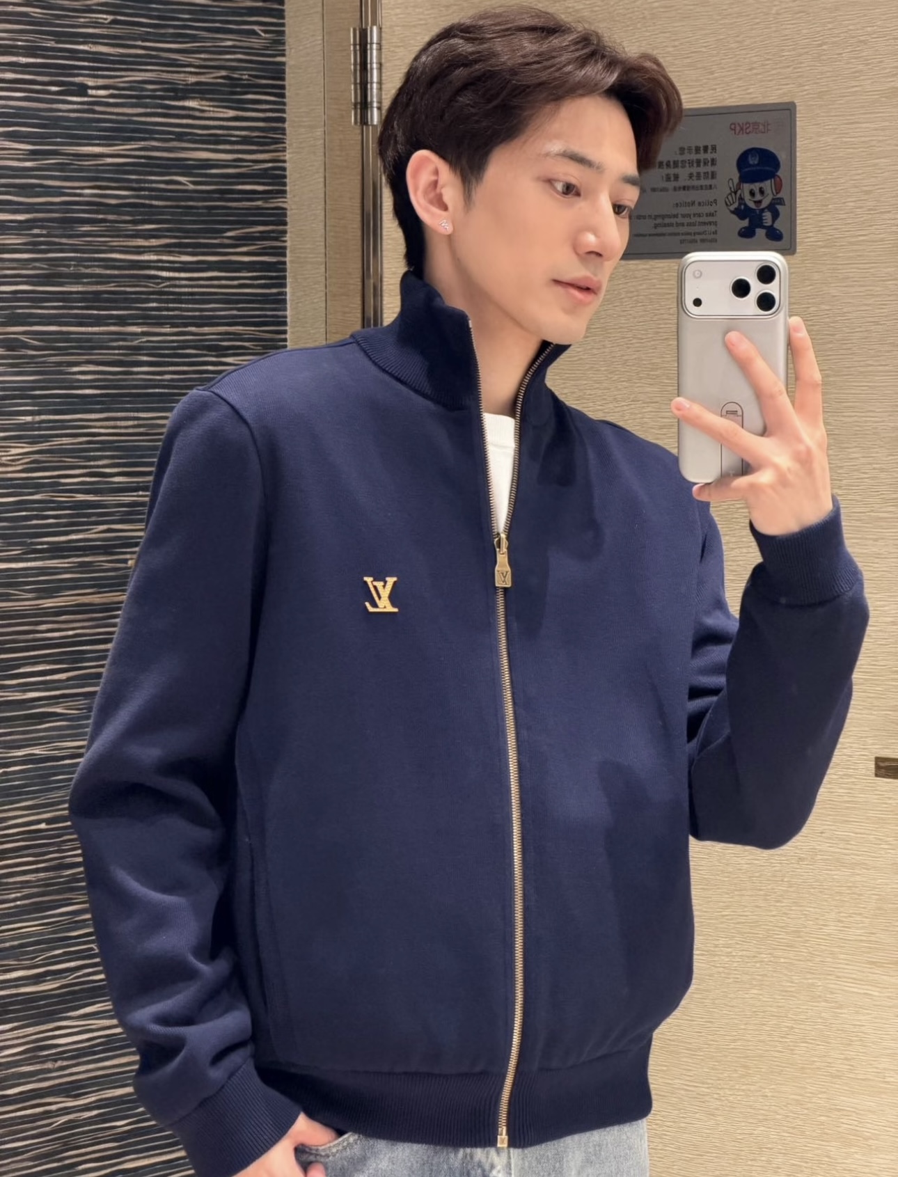 루이 비통 LV 메탈 로고 집업 블루종 재킷