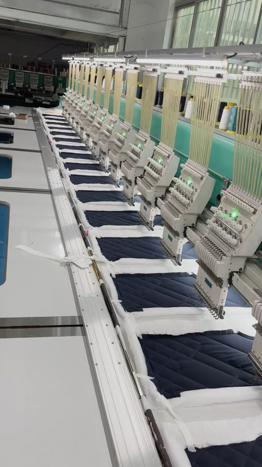 식별 불가 다이아몬드 퀼팅 자수 패널 생산 공정