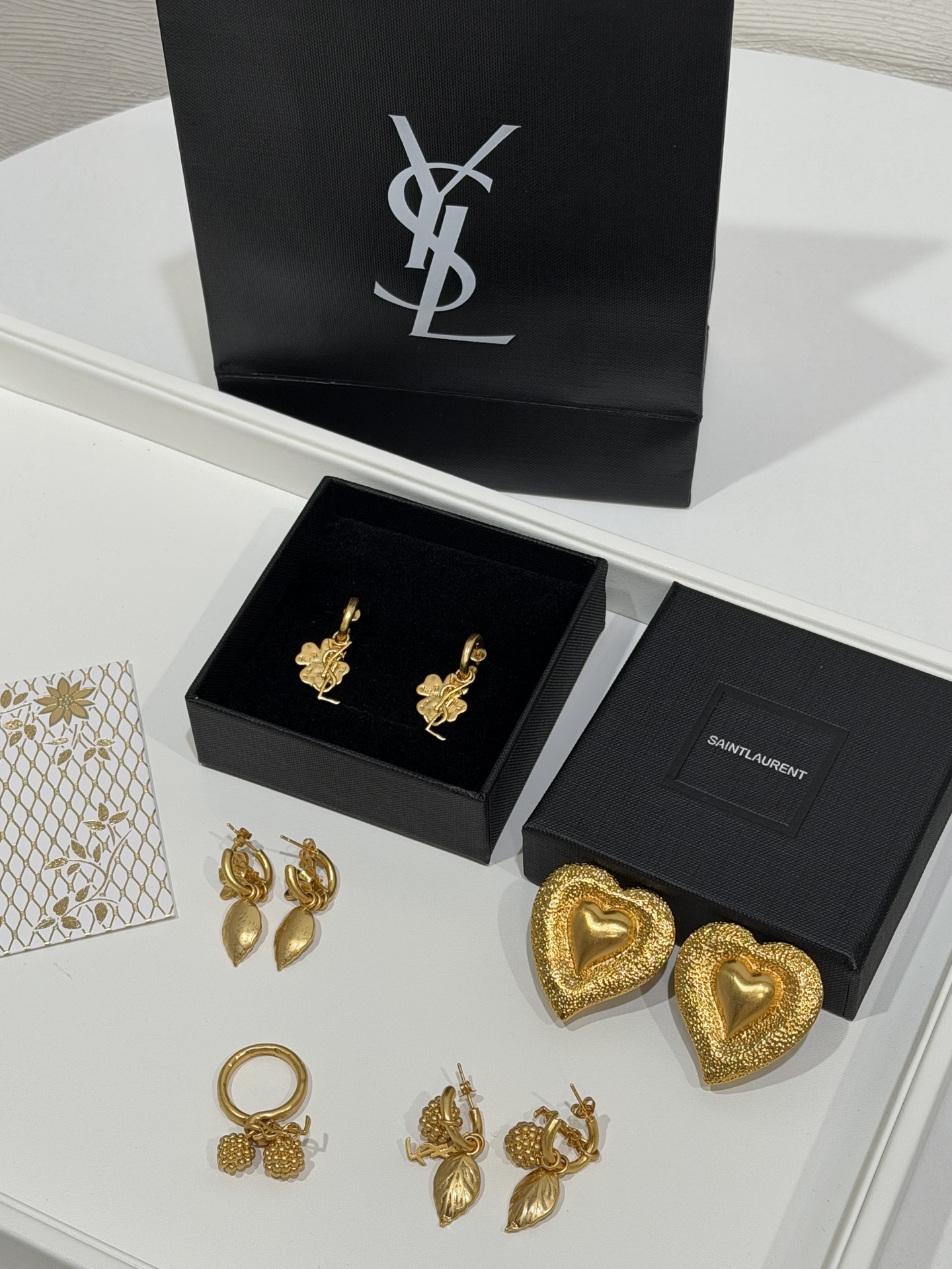 생 로랑 카산드라 YSL 로고 플라워 드롭 이어링