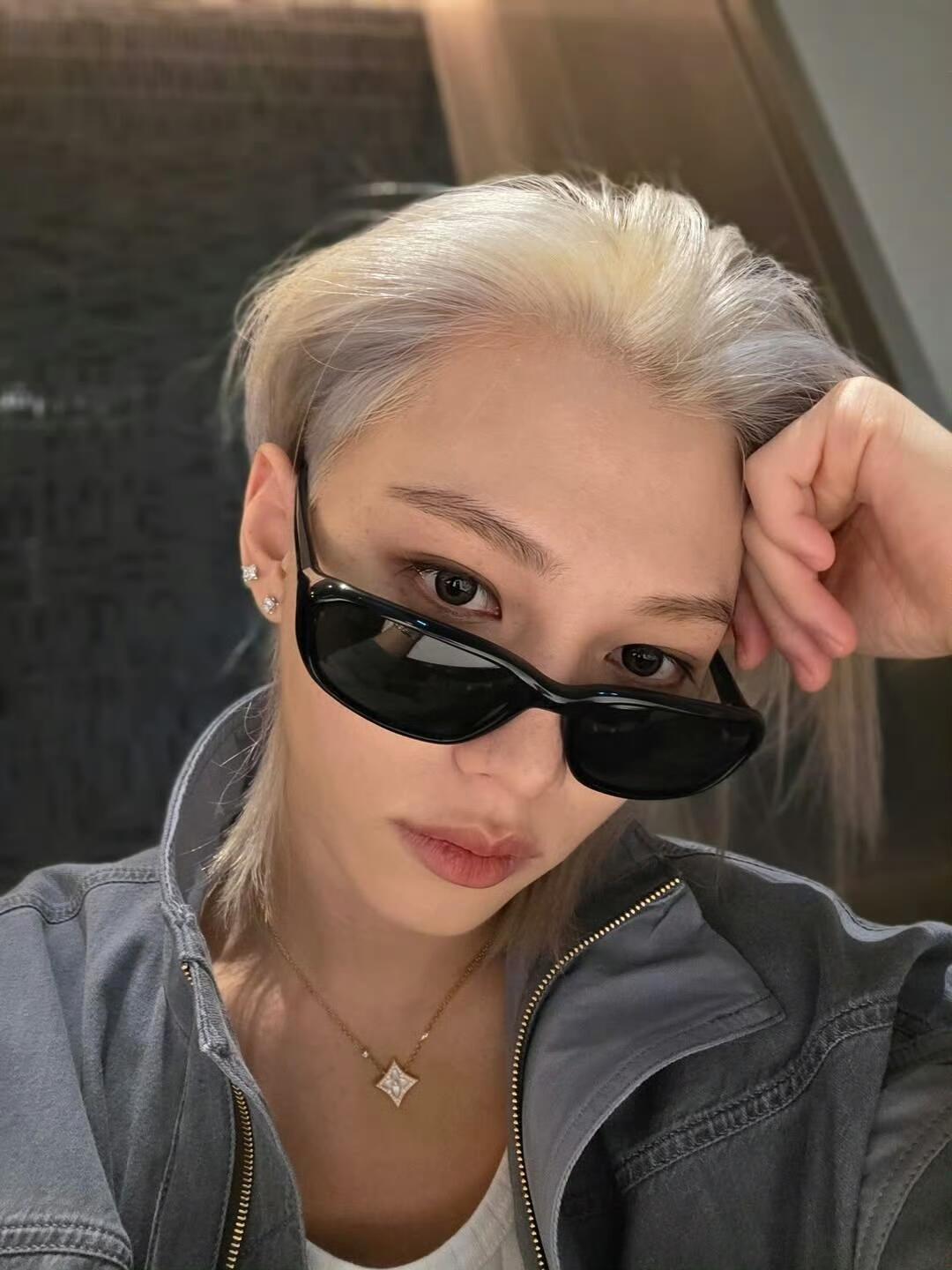 루이 비통 컬러 블라썸 BB 스타 펜던트 목걸이
