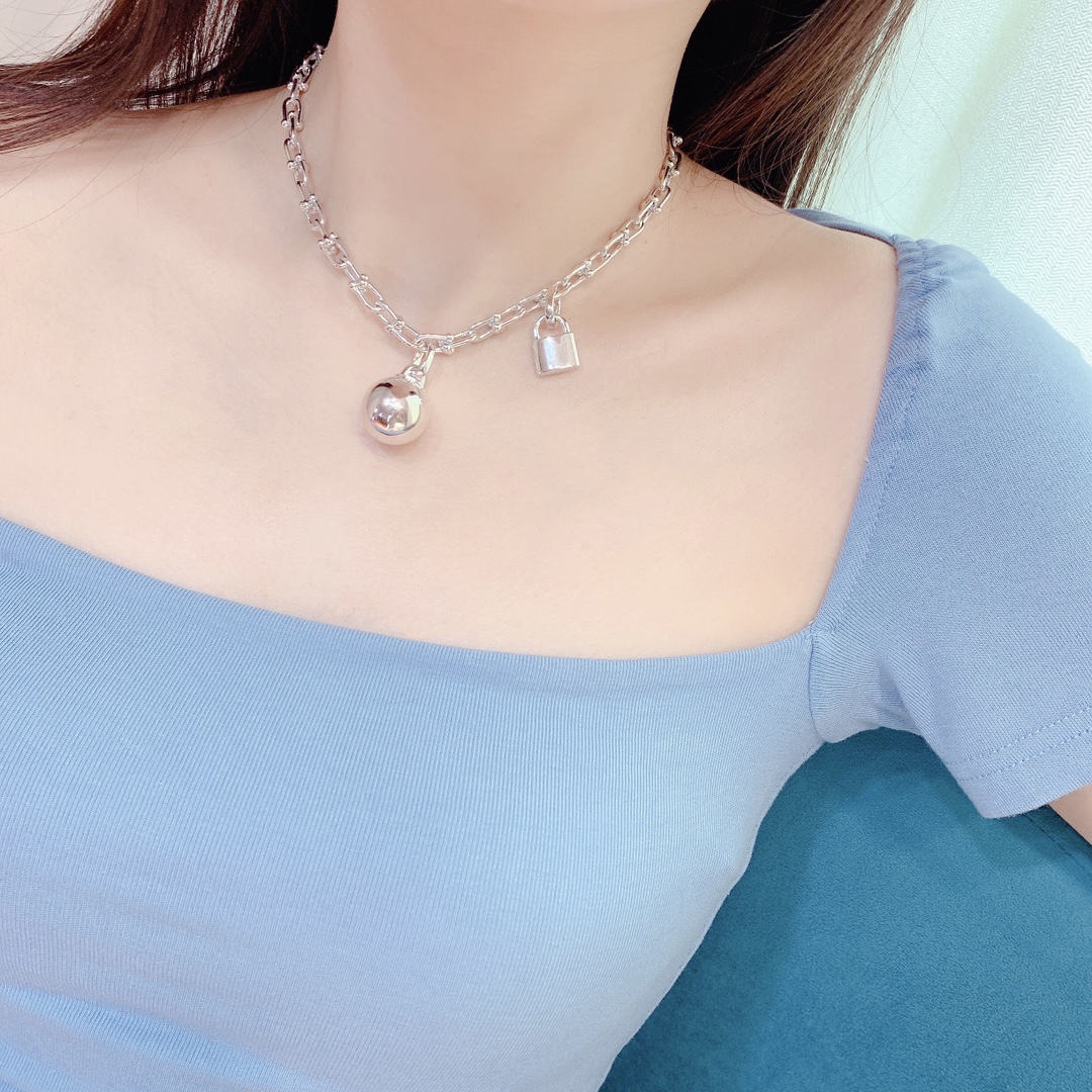 티파니앤코 하드웨어 링크 체인 볼·패드록 참 네크리스