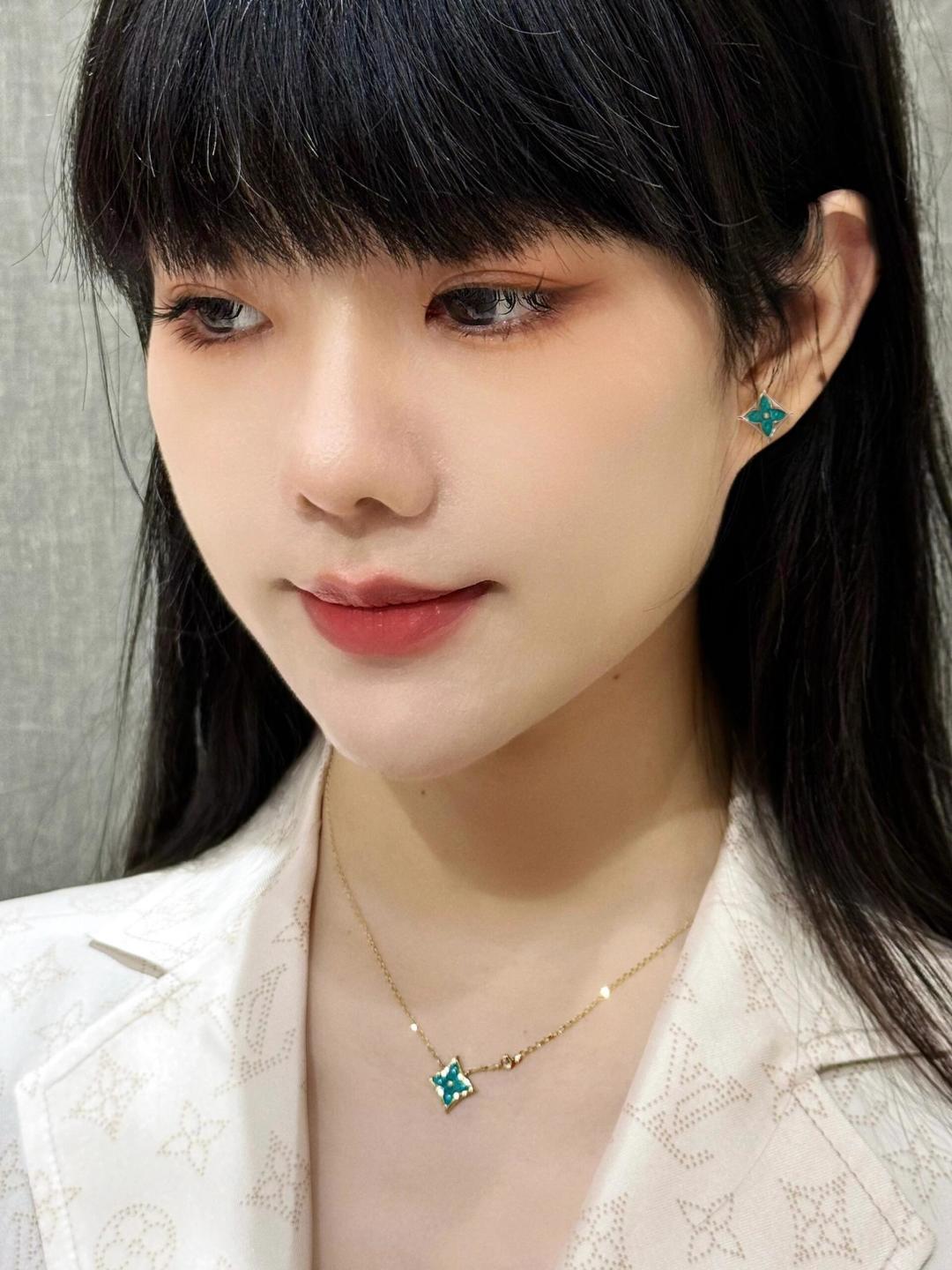 루이 비통 컬러 블라썸 BB 스타 블라썸 펜던트 네크리스 및 스터드 이어링