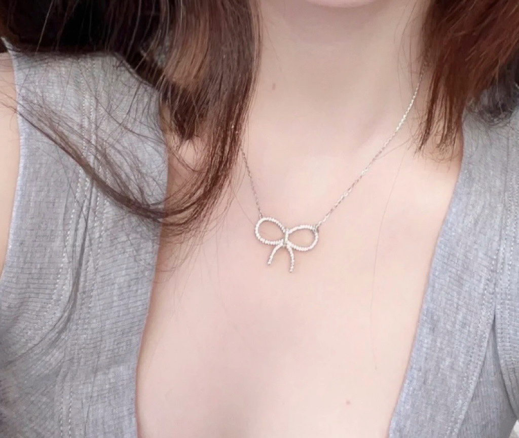 티파니앤코 티파니 보우 파베 리본 펜던트 네크리스