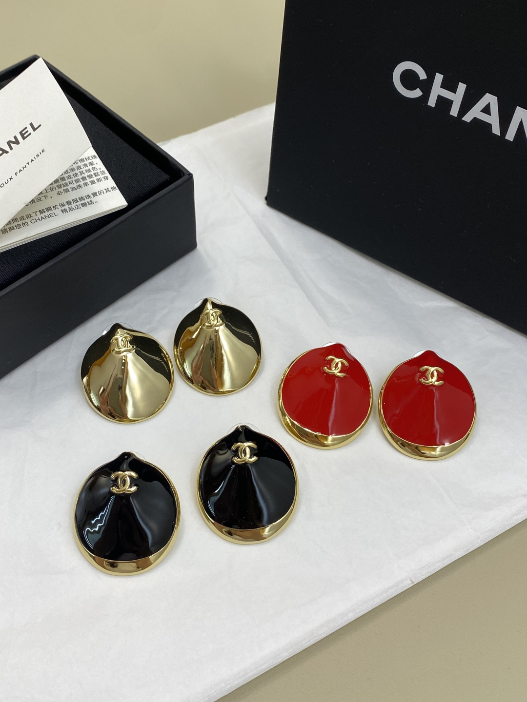 샤넬 CC 로고 메탈 에나멜 클립온 이어링