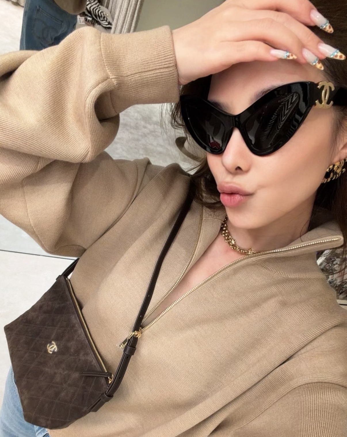 샤넬 인터로킹 CC 로고 오버사이즈 버터플라이 선글라스
