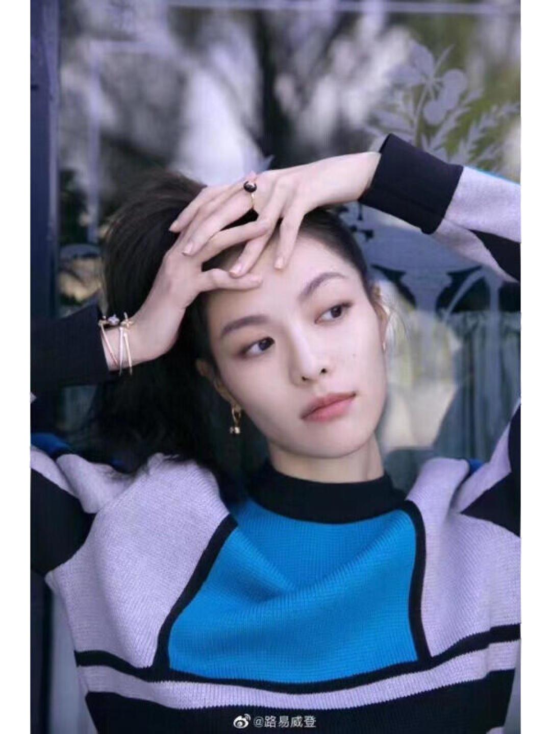 루이 비통 블라썸 모노그램 플라워 다이아몬드 오픈 뱅글 브레이슬릿