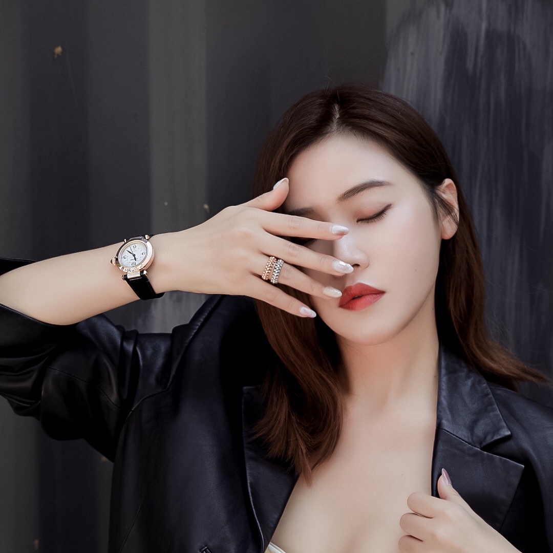 까르띠에 클래쉬 드 까르띠에 스몰 모델 링