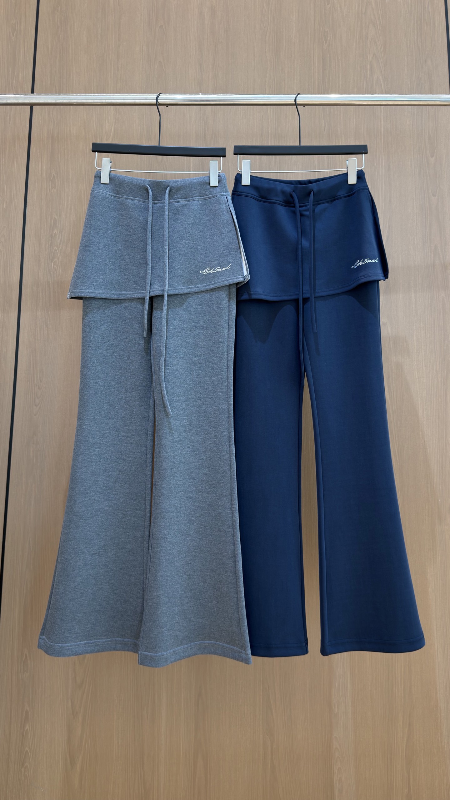 노브랜드 앞치마 레이어드 미세 부츠컷 밴딩 팬츠