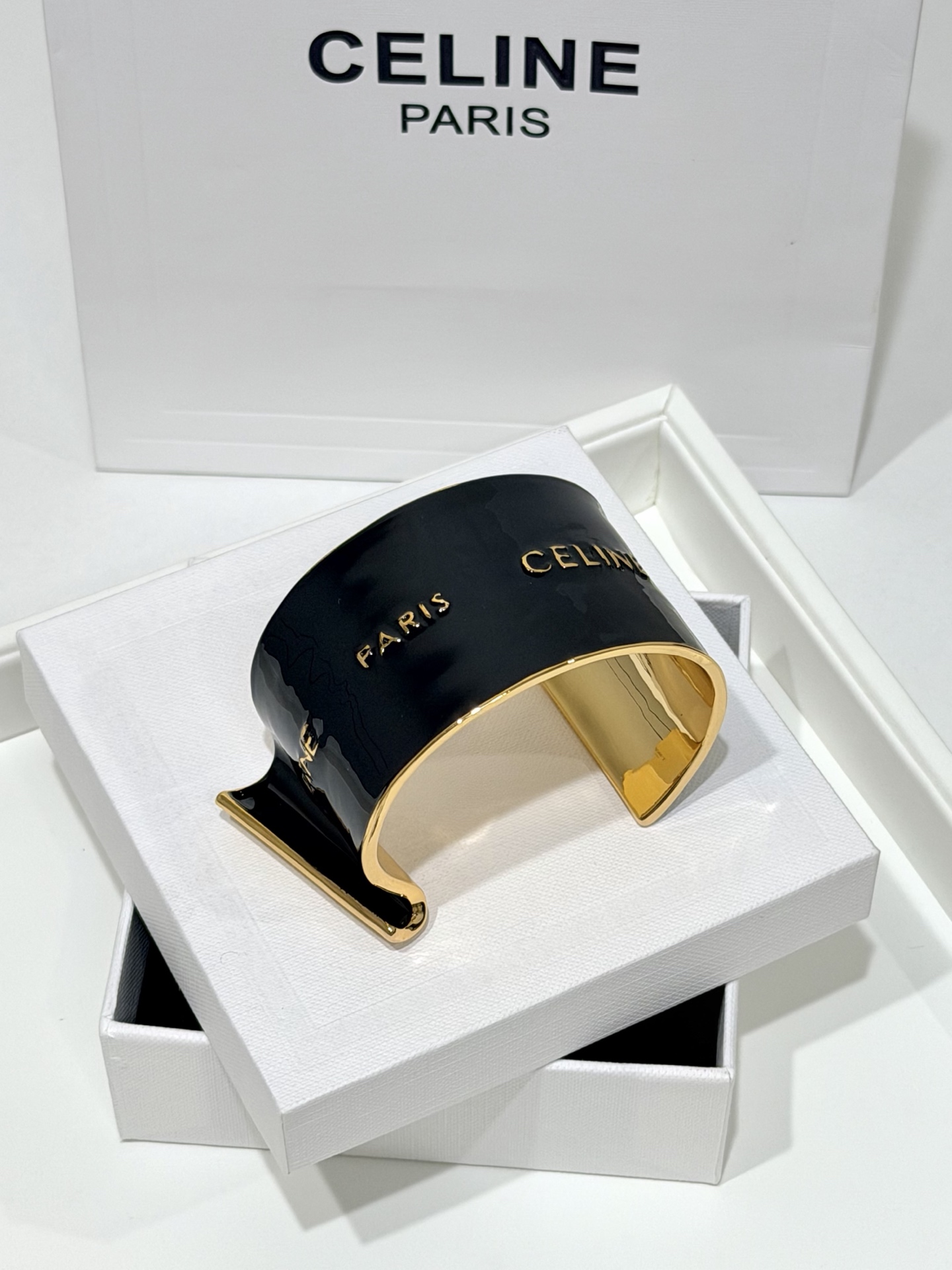 셀린느 CELINE PARIS 로고 와이드 에나멜 오픈 커프 브레이슬릿