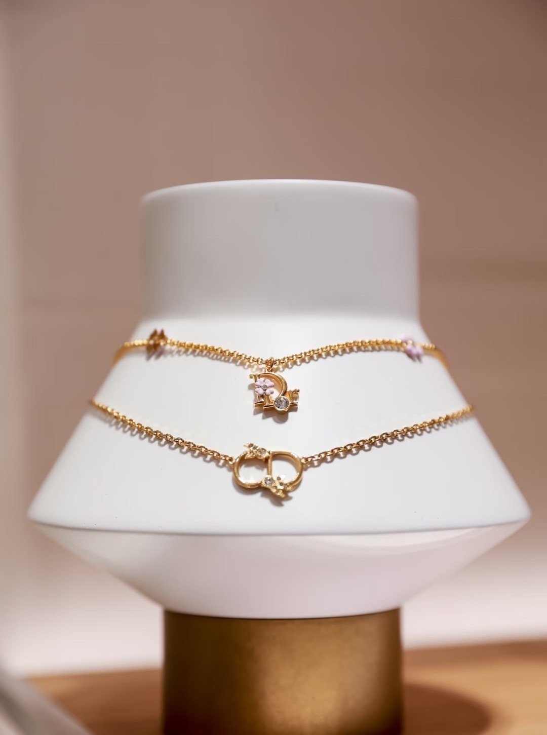디올 DIOR 레터 플라워 참 골드톤 네크리스