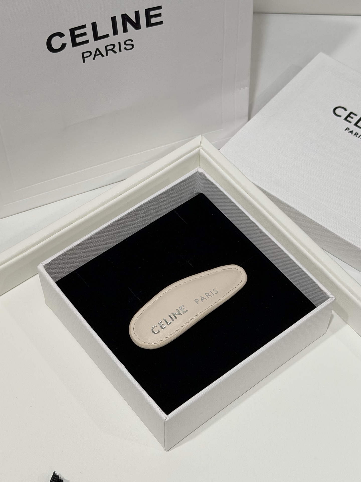셀린느 CELINE PARIS 로고 레더 오벌 바레트 헤어클립