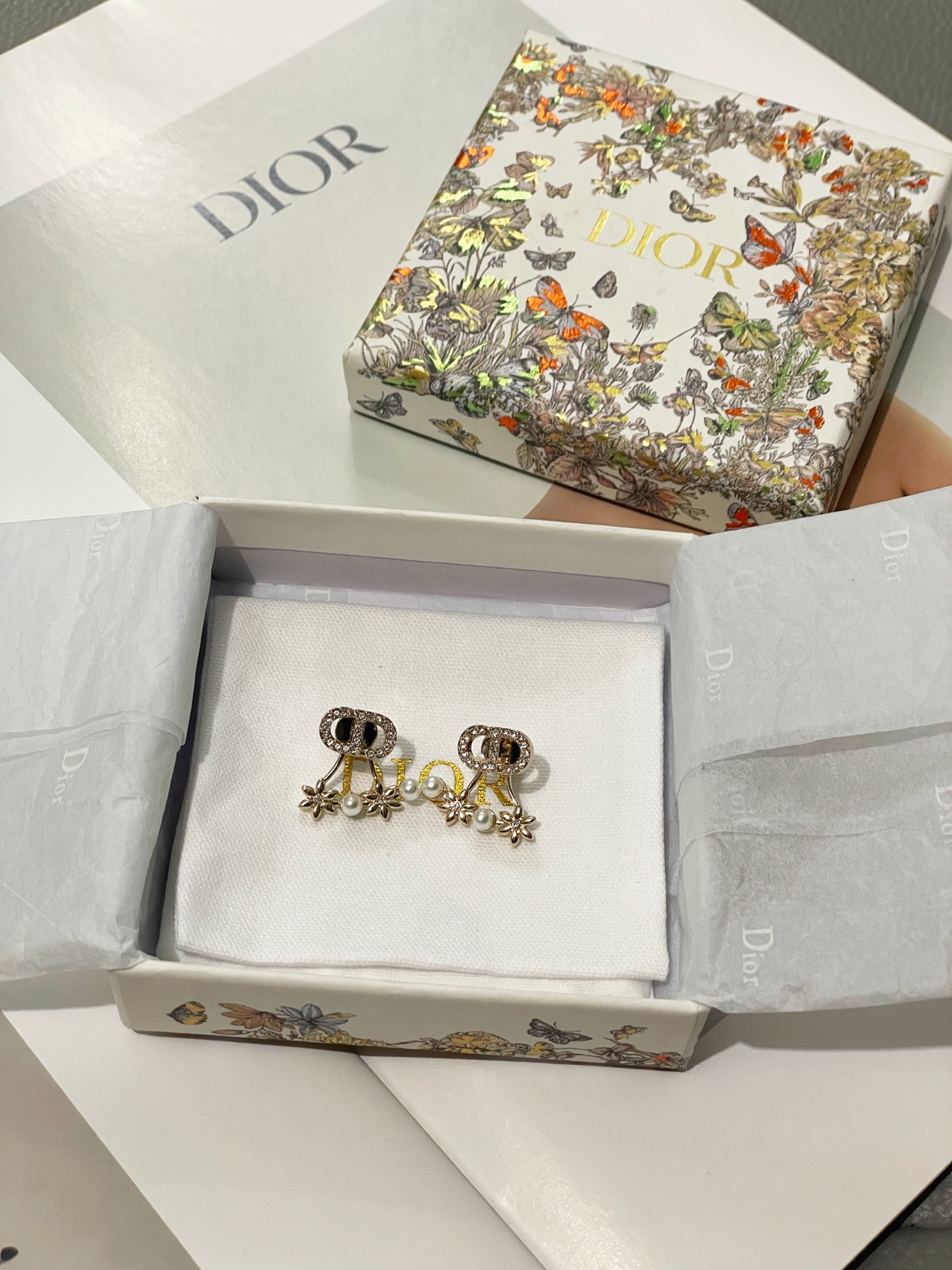 디올 CD 로고·DIOR 레터 플라워 펄 드롭 귀걸이