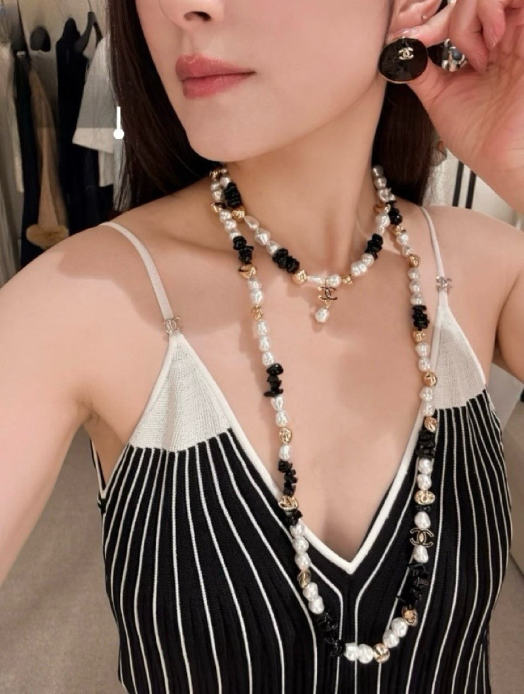 샤넬 CC 로고 블랙·화이트 비즈 롱 네크리스