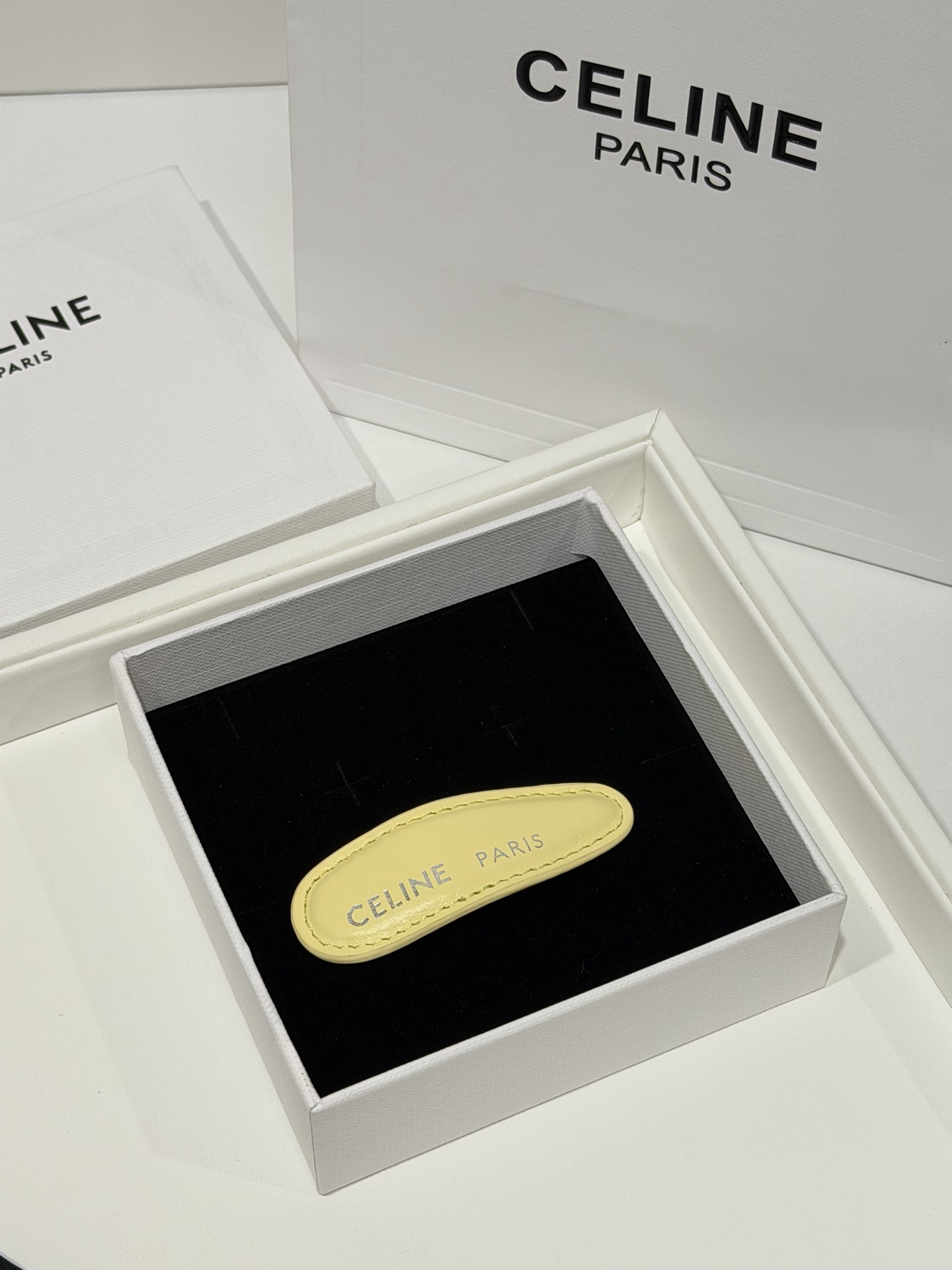 셀린느 CELINE PARIS 로고 레더 바렛 헤어클립