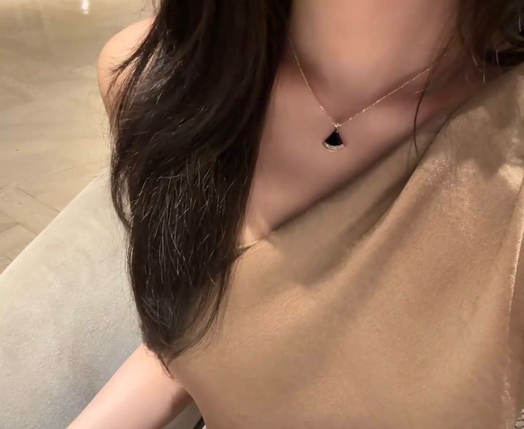 불가리 디바스 드림 오닉스 다이아몬드 펜던트 네크리스