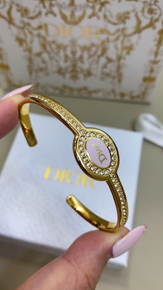 디올 Dior 로고 오벌 파베 크리스털 오픈 커프 브레이슬릿