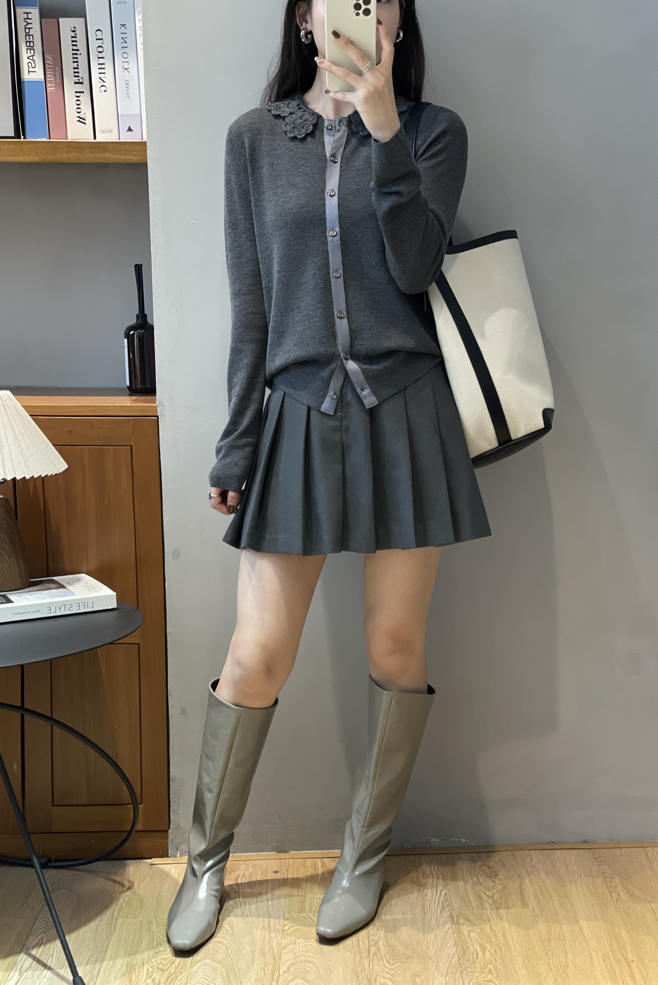 무브랜드 크로셰 플라워 칼라 배색 단추 니트 가디건
