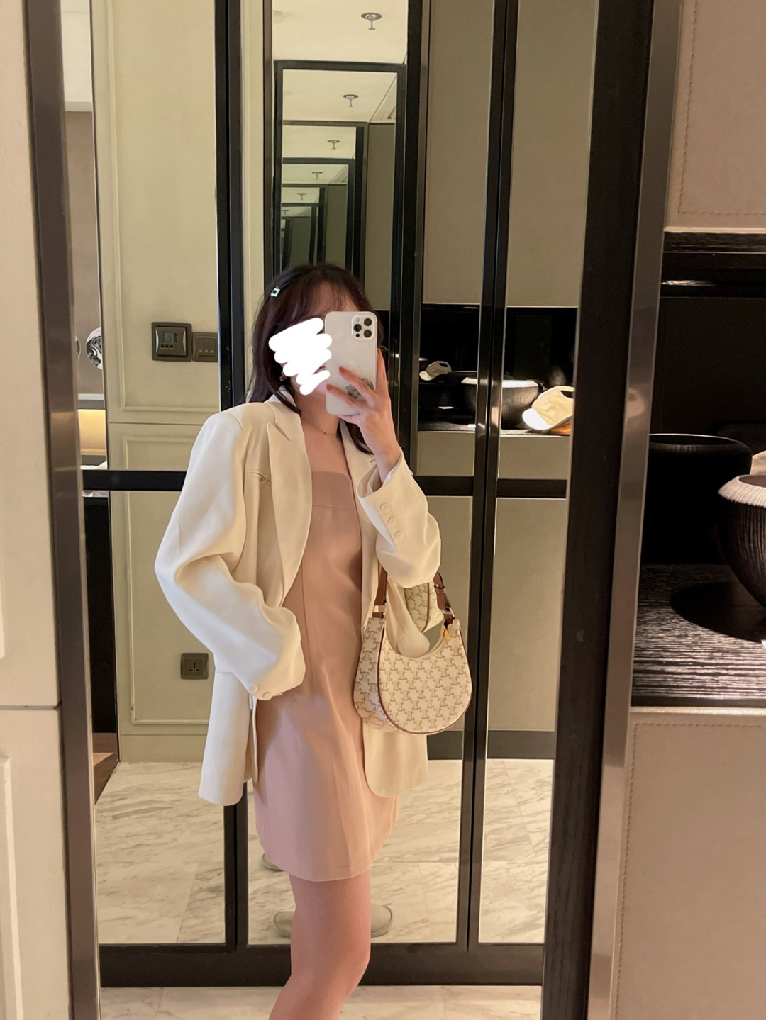 셀린느 트리옹프 캔버스 아바 숄더백
